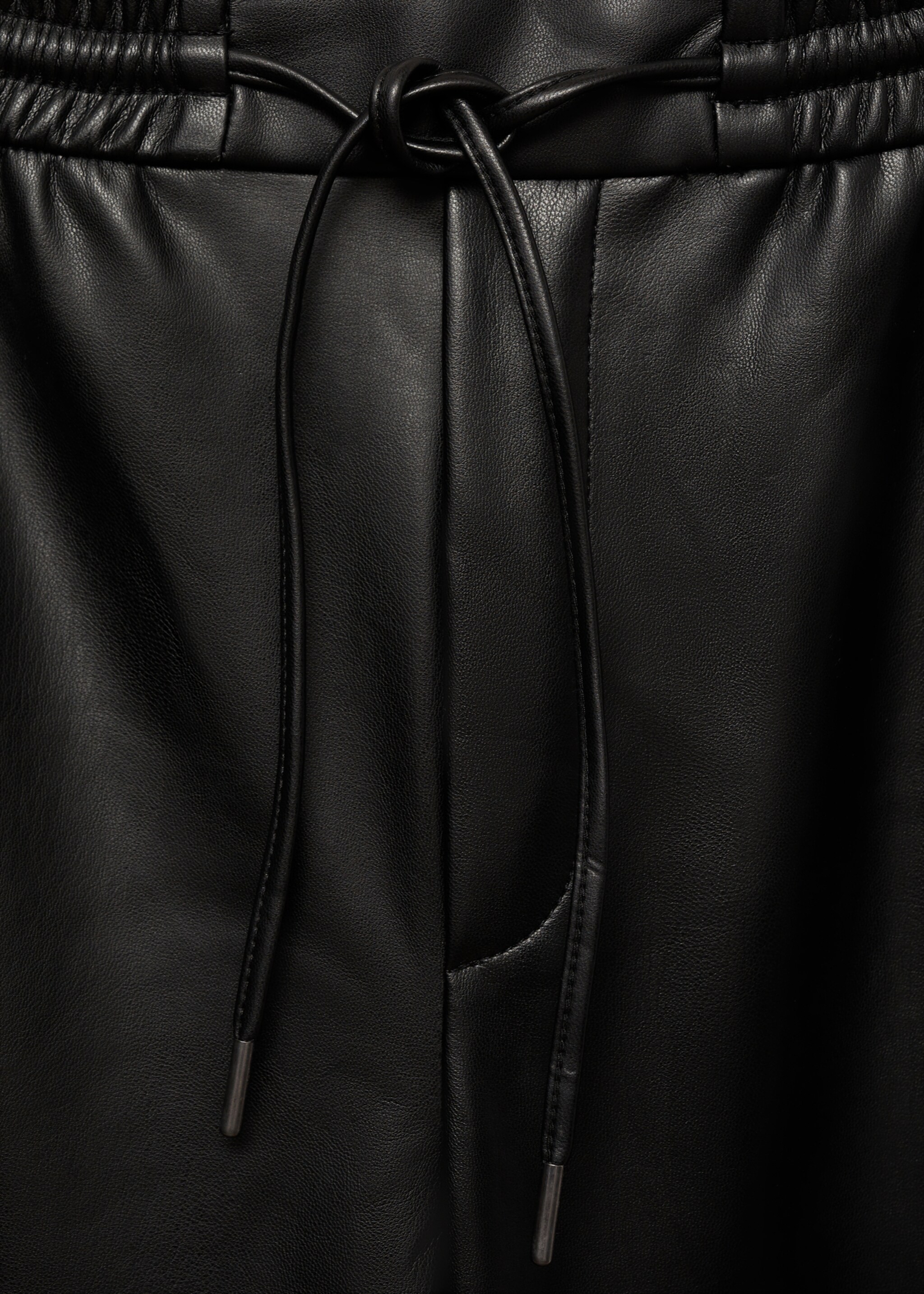 Faux-leather trousers with elastic waist - Details of the article 8, Black. Ref: 77075648-00.