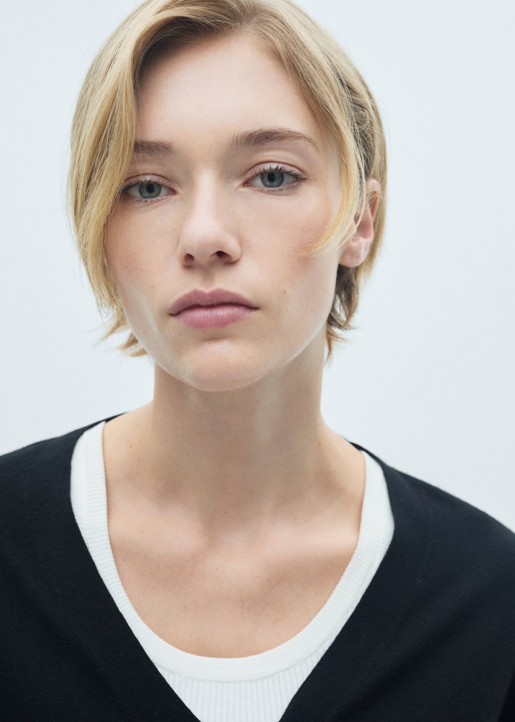 Button knit cardigan - Details of the article 1, Black. Ref: 77075651-00.