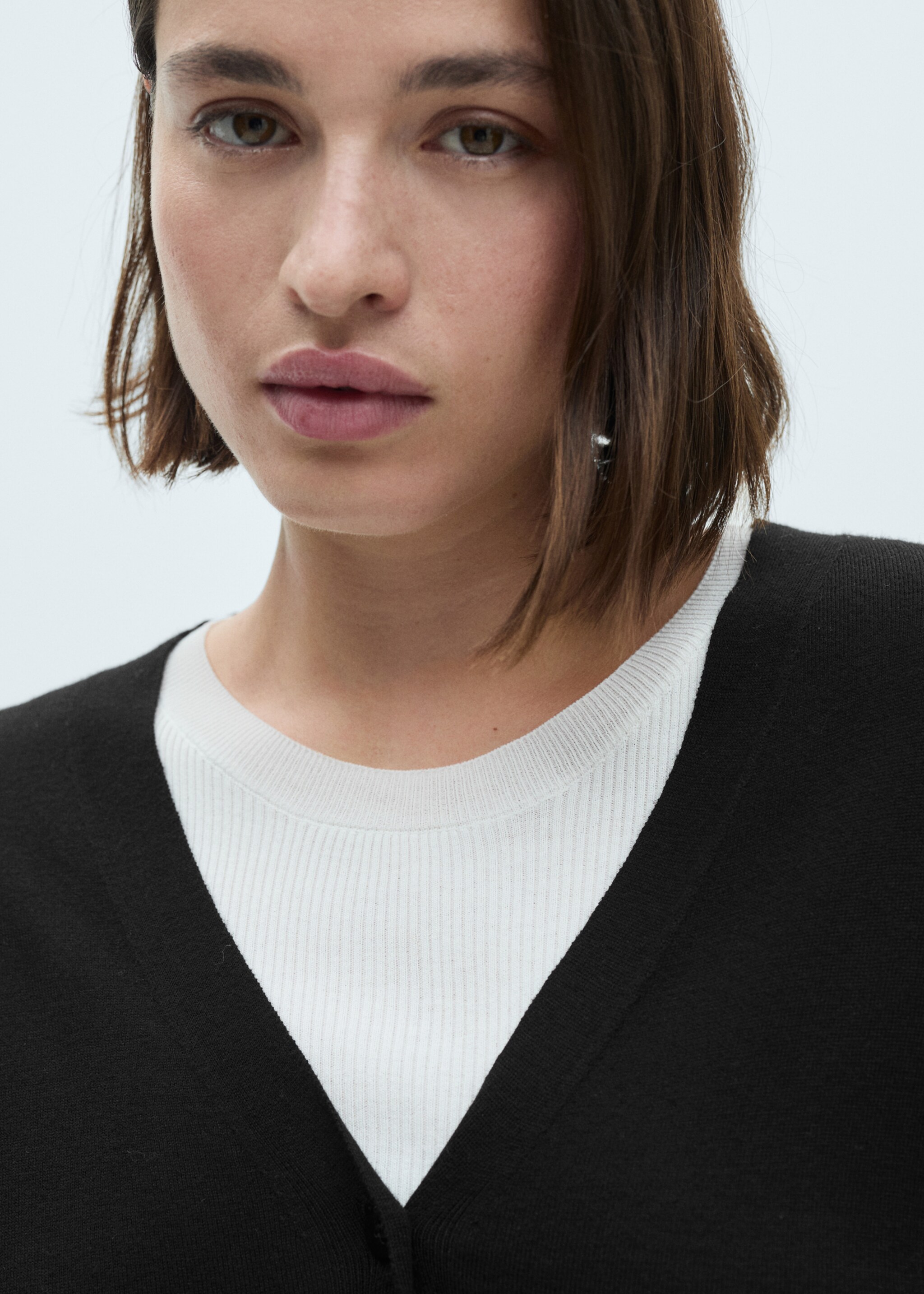 Button knit cardigan - Details of the article 4, Black. Ref: 77075651-00.