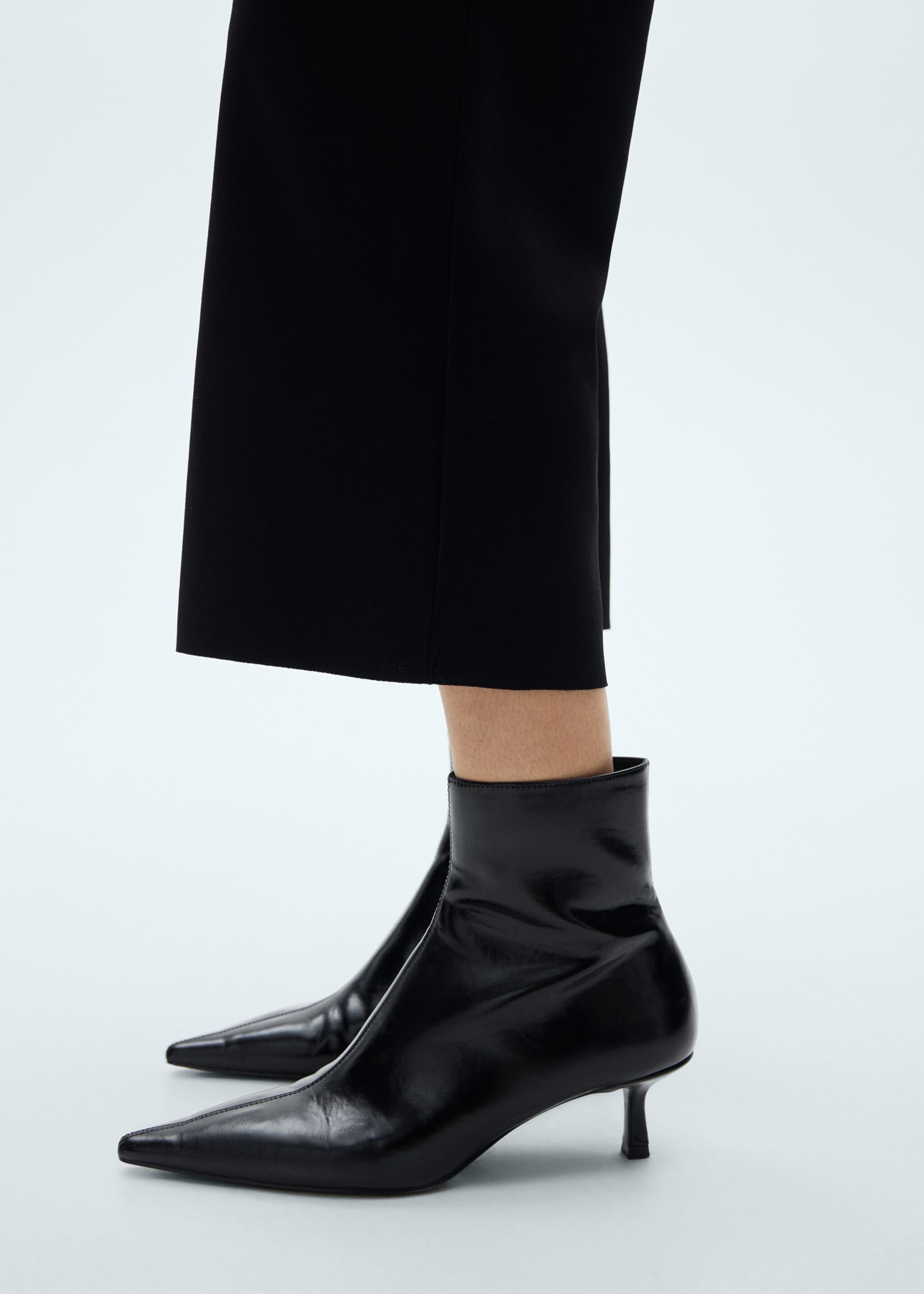 Flowy straight-fit trousers - Details of the article 6