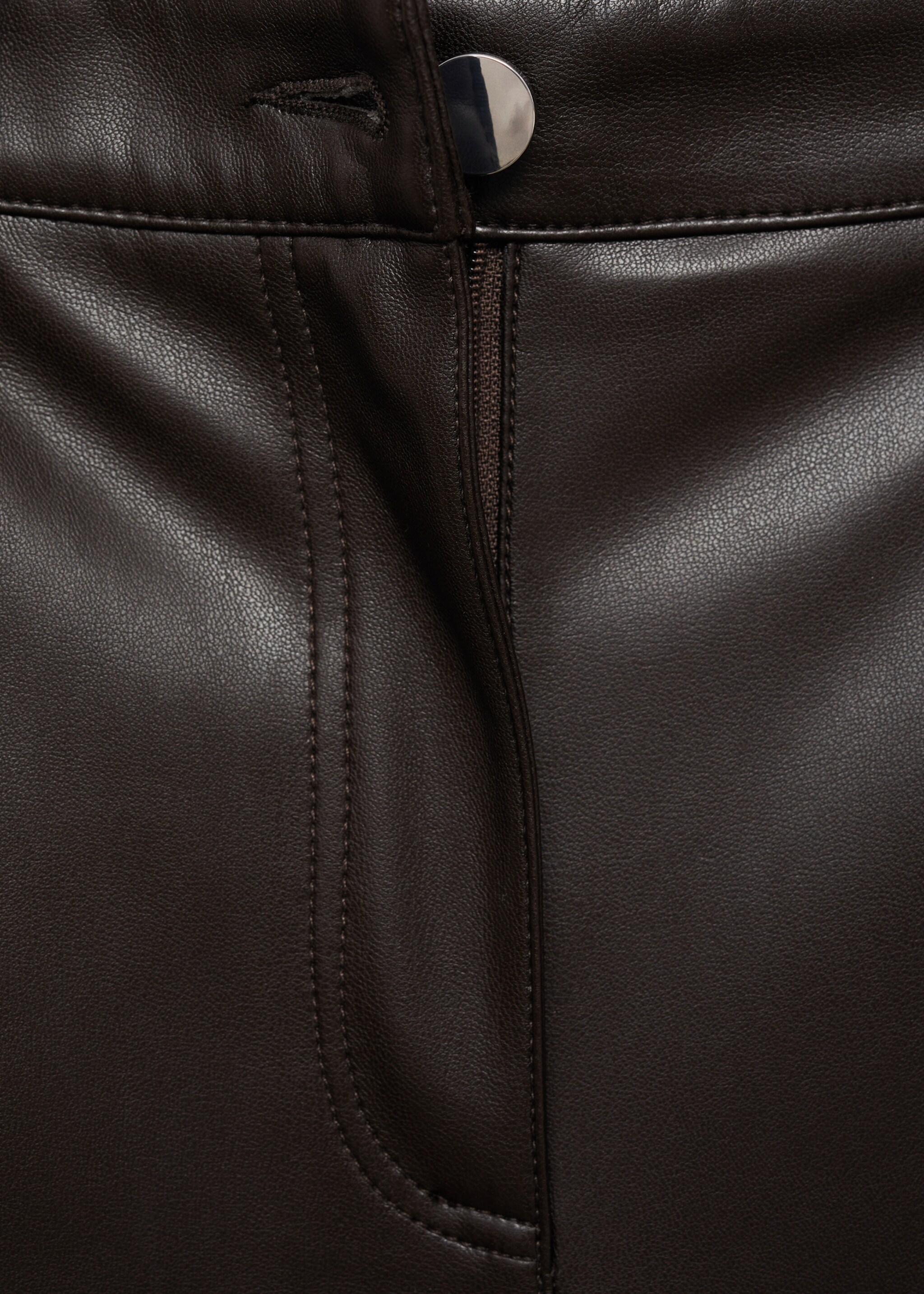 Pantaloni flare cu aspect de piele - Detaliu al articolului 8, Ciocolatiu. Ref: 77075664-00.