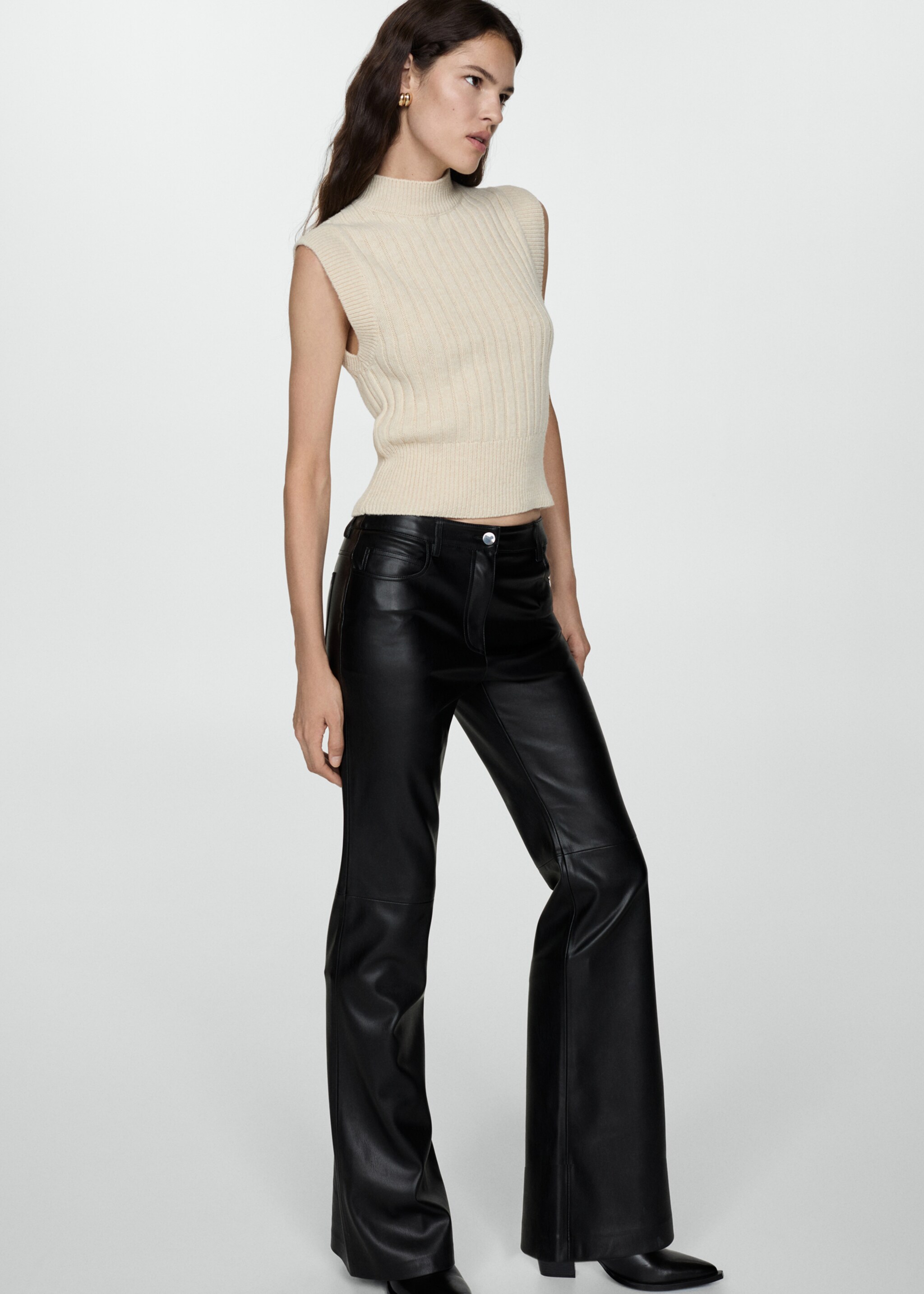Pantaloni flare cu aspect de piele - Detaliu al articolului 2, Negru. Ref: 77075664-00.