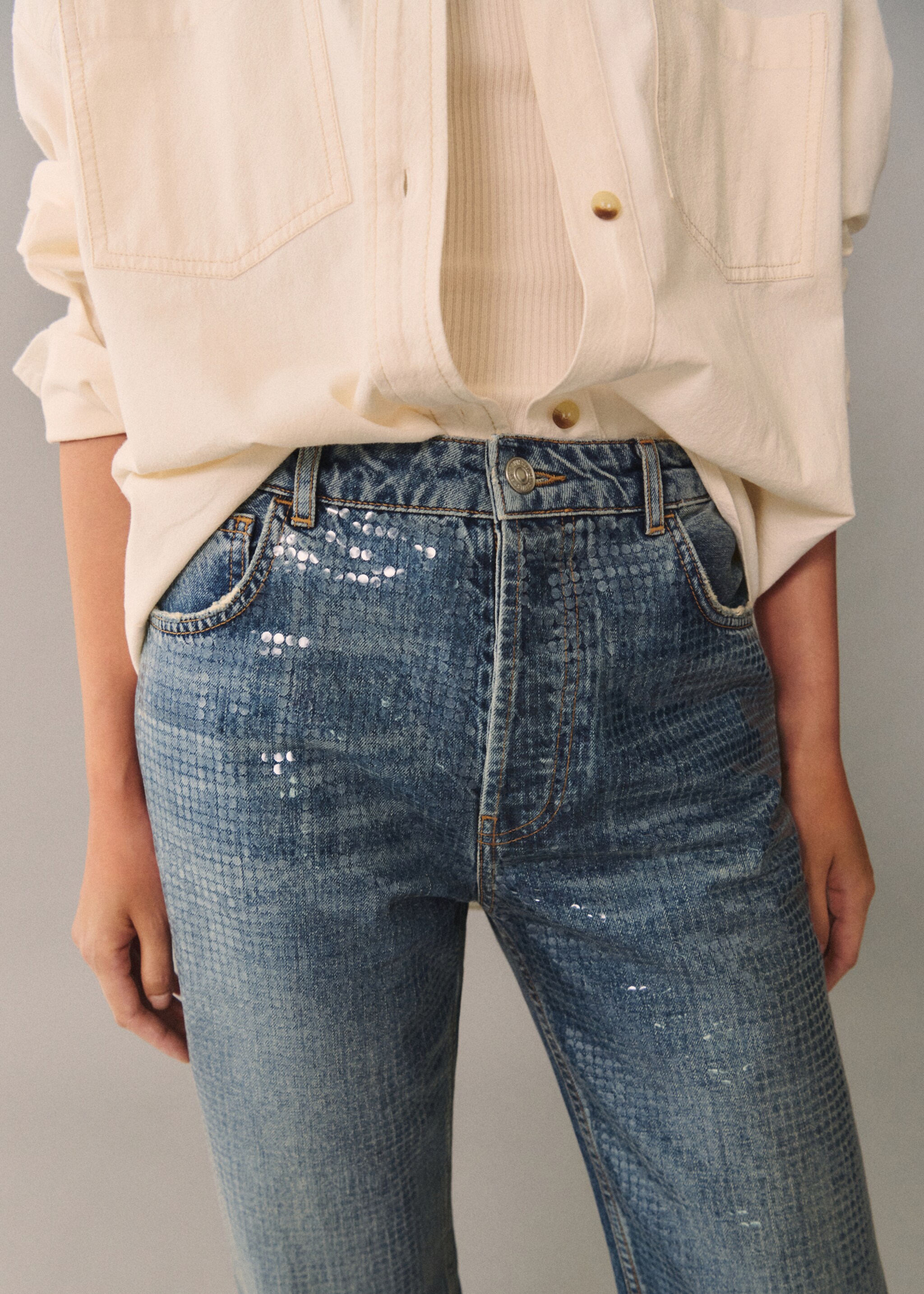 Jeans with sequins under slits - Details of the article 6, Medium Blue. Ref: 77075670-00.
