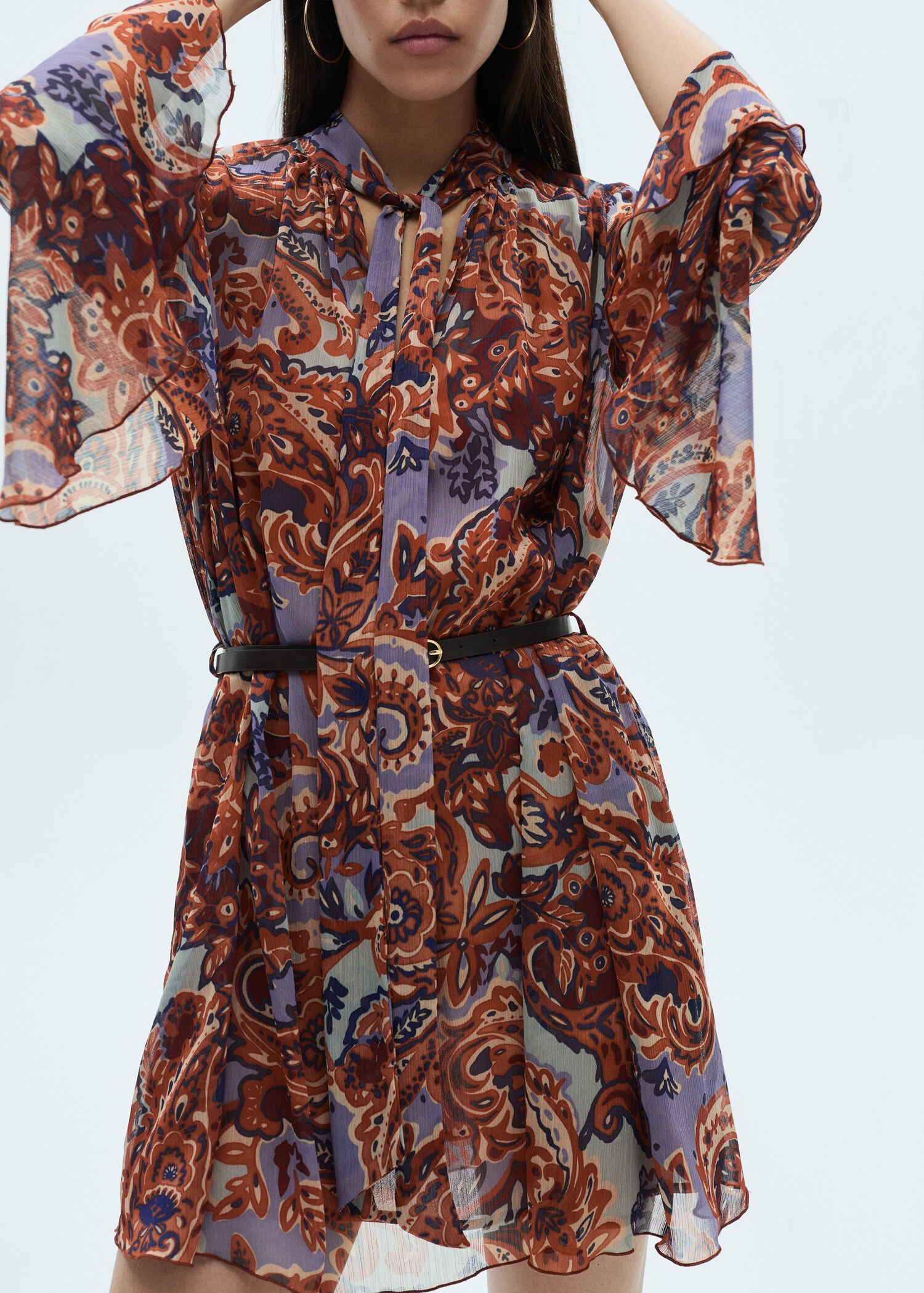 Rüschenkleid mit Paisleymuster - Mittlere Ansicht