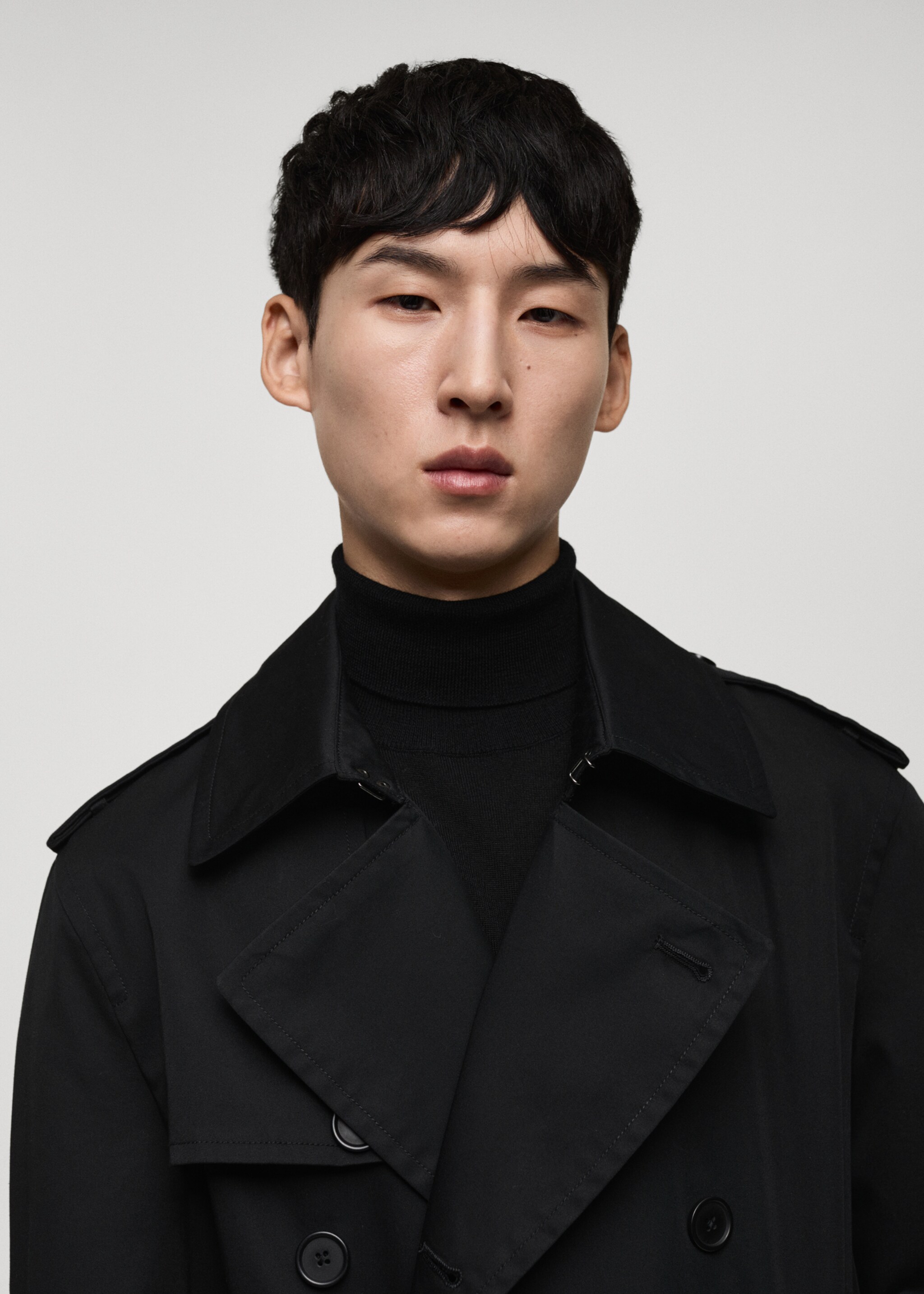 Water-repellent belted trench coat - Details of the article 1, Black. Ref: 77075961-00.