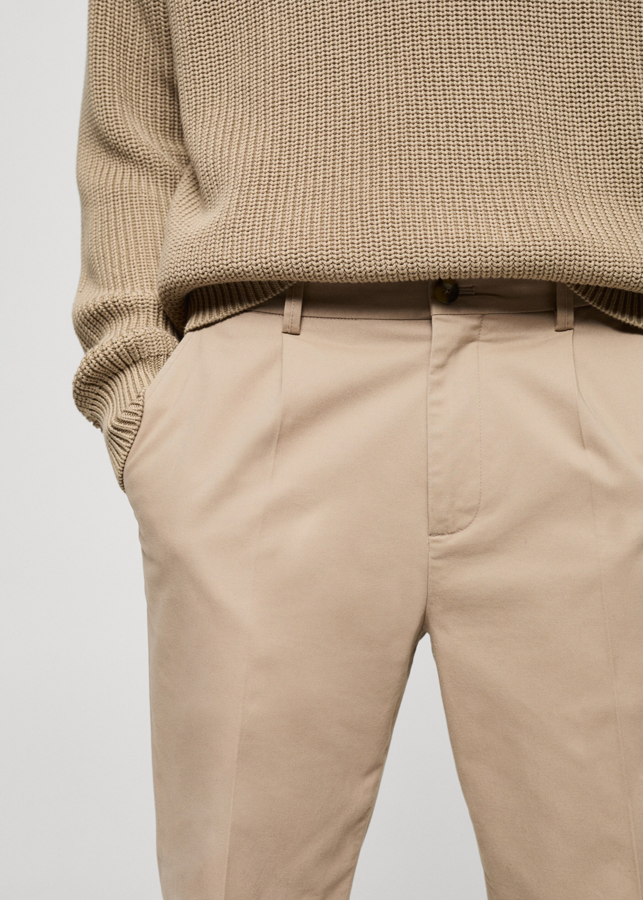 Regular Fit Bundfaltenhose aus Baumwolle - Detail des Artikels 1, Ecru. Ref: 77075962-00.