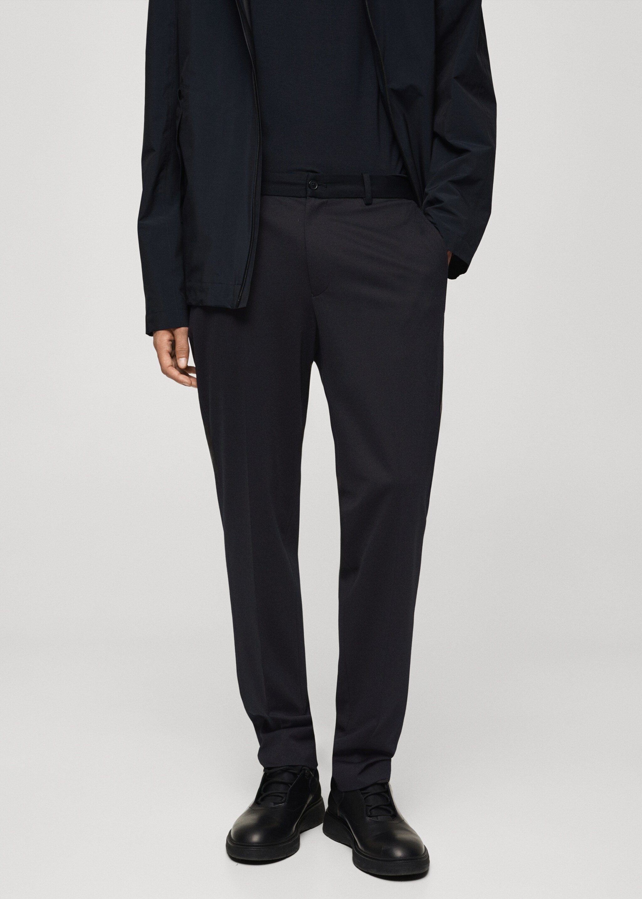 Pantaloni de costum anti-șifonare din țesătură stretch - Plan mediu, Bleumarin închis. Ref: 77075970-00.