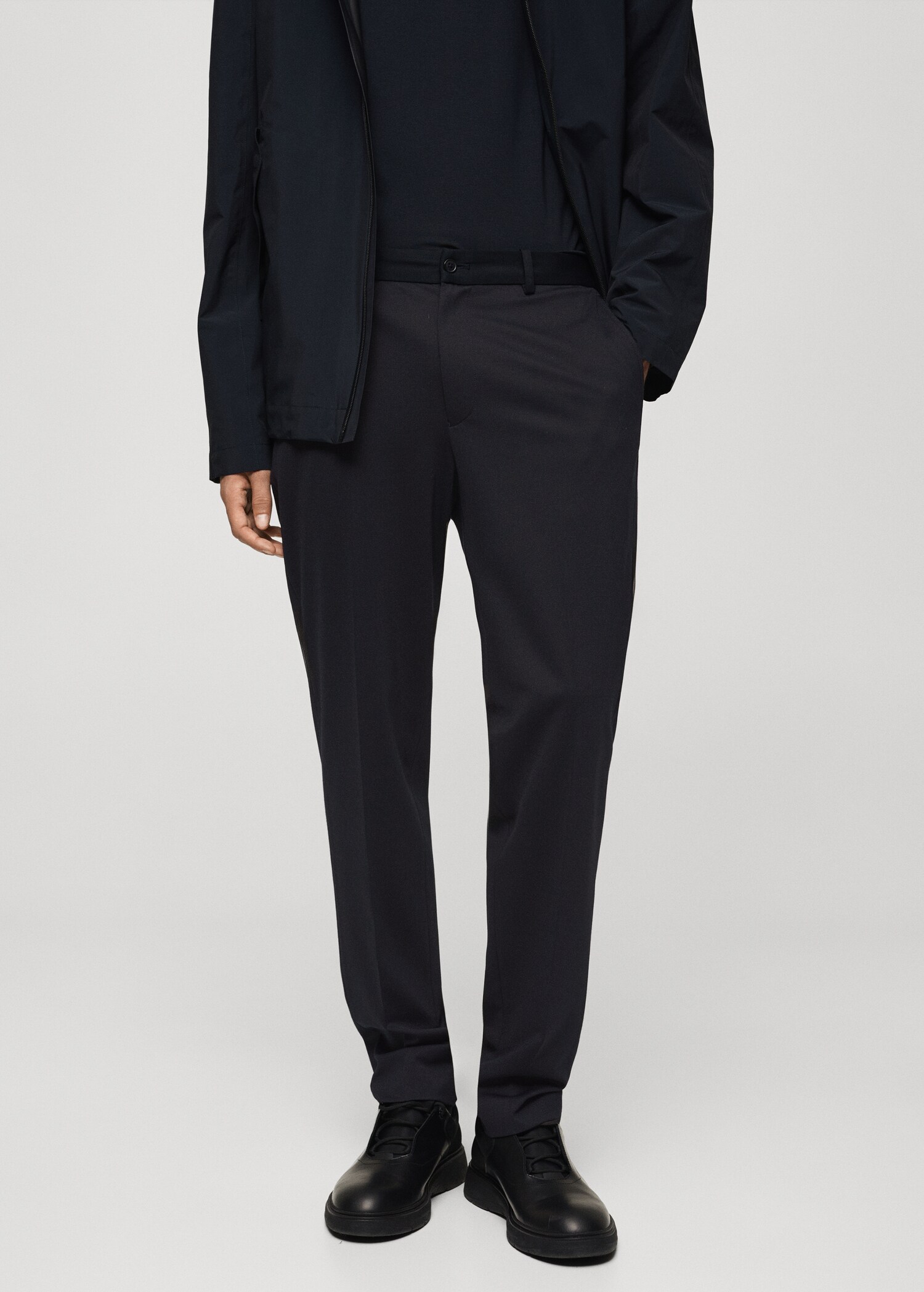 Pantalón traje antiarrugas tejido stretch - Plano medio