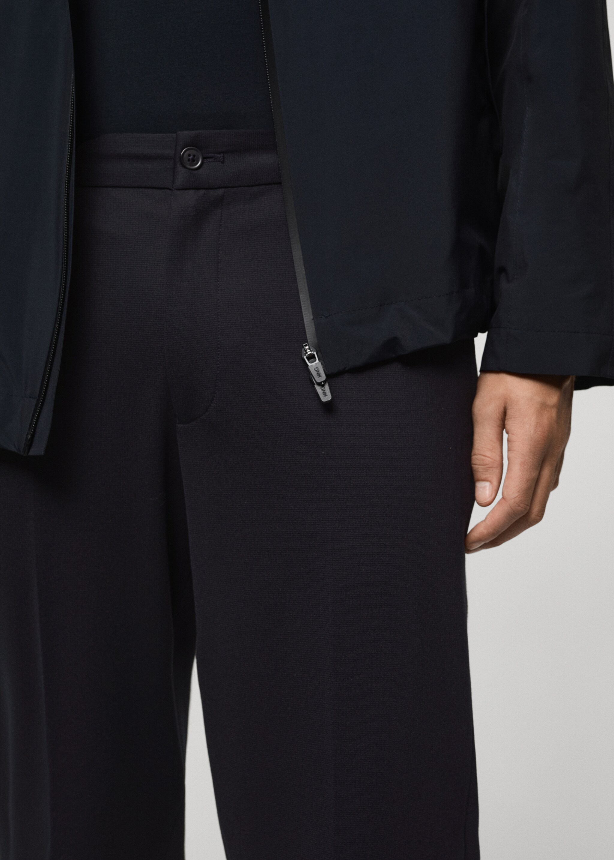 Pantaloni de costum anti-șifonare din țesătură stretch - Detaliu al articolului 1, Bleumarin închis. Ref: 77075970-00.