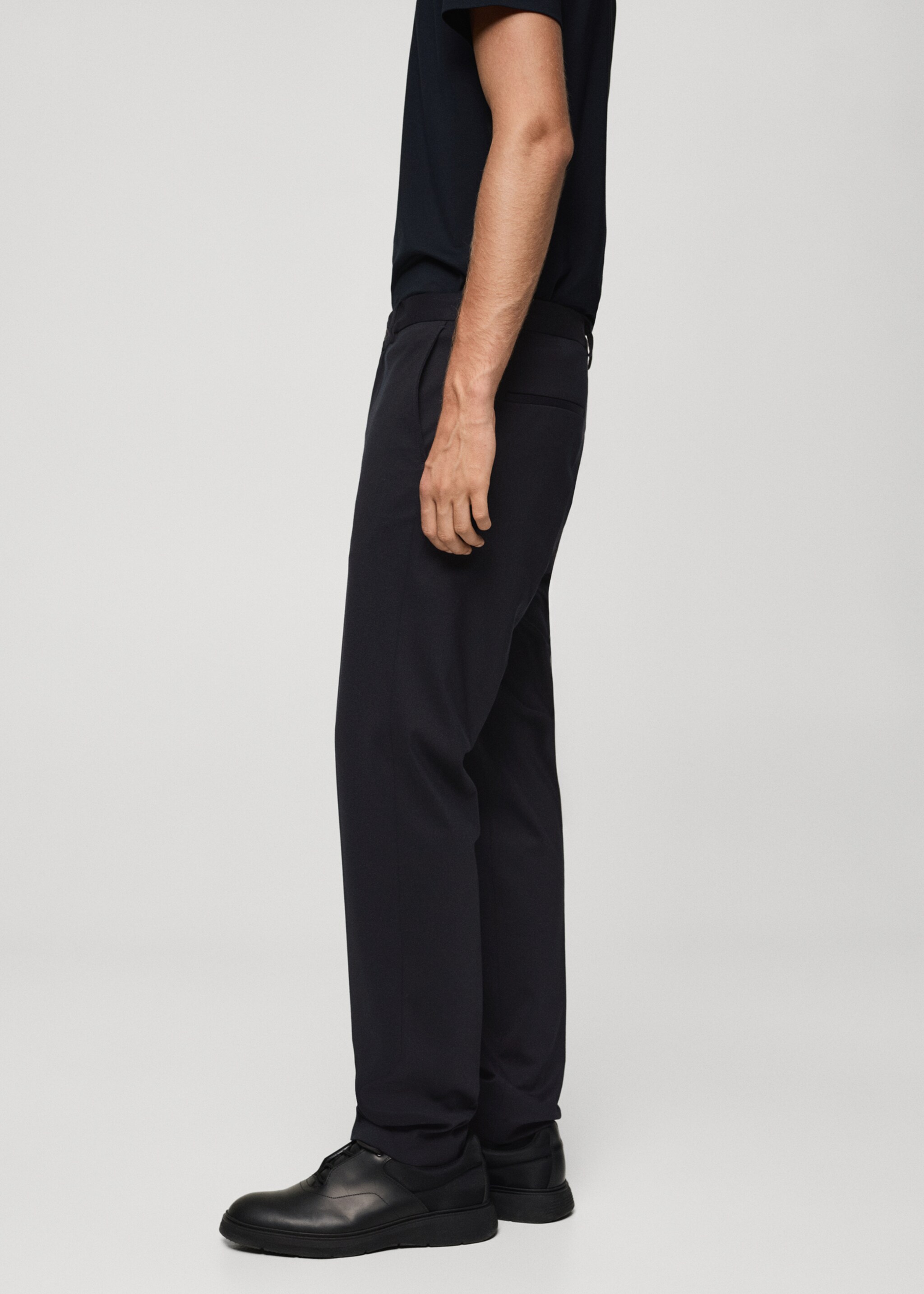 Pantaloni de costum anti-șifonare din țesătură stretch - Detaliu al articolului 2, Bleumarin închis. Ref: 77075970-00.