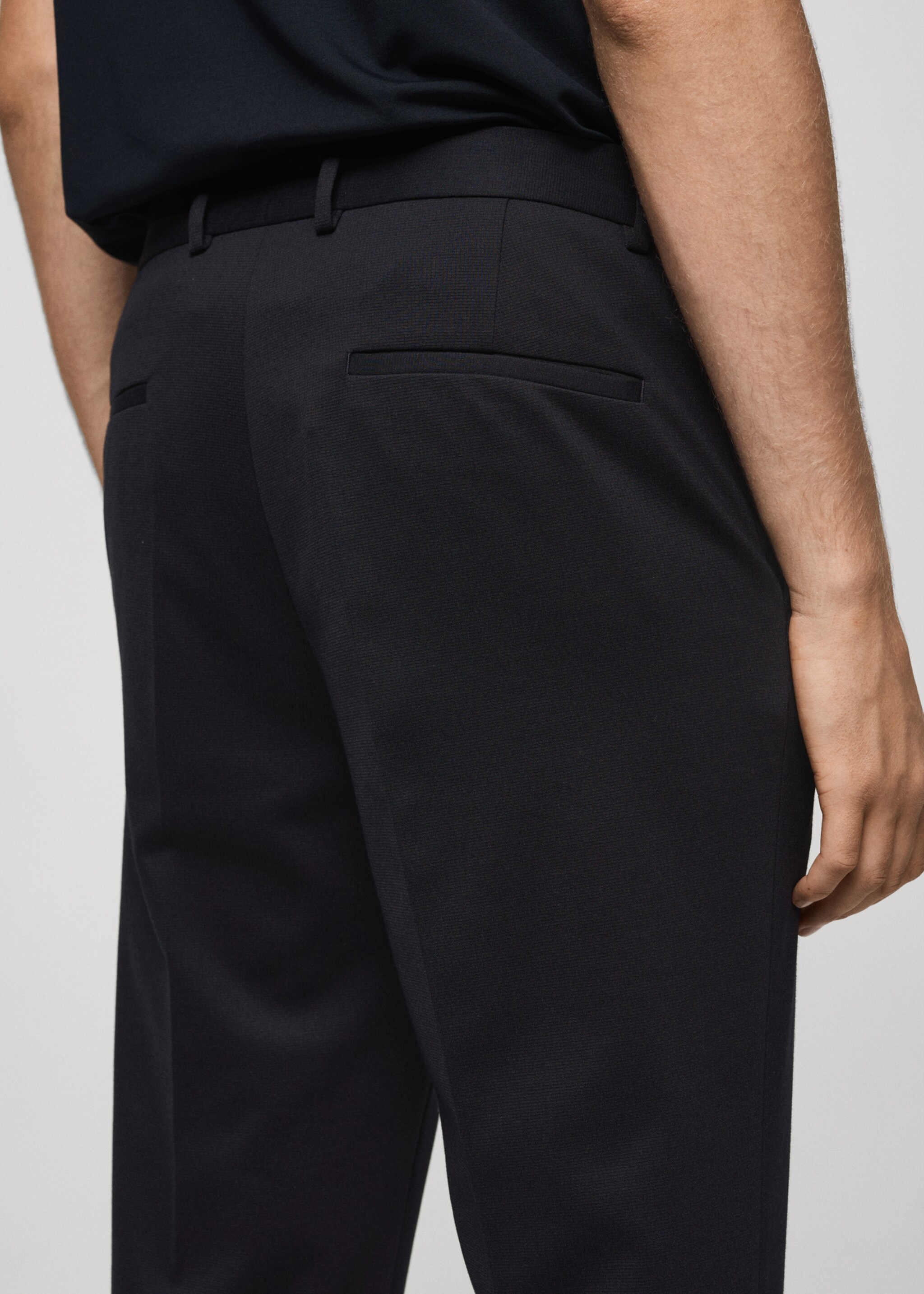 Pantaloni de costum anti-șifonare din țesătură stretch - Detaliu al articolului 6, Bleumarin închis. Ref: 77075970-00.