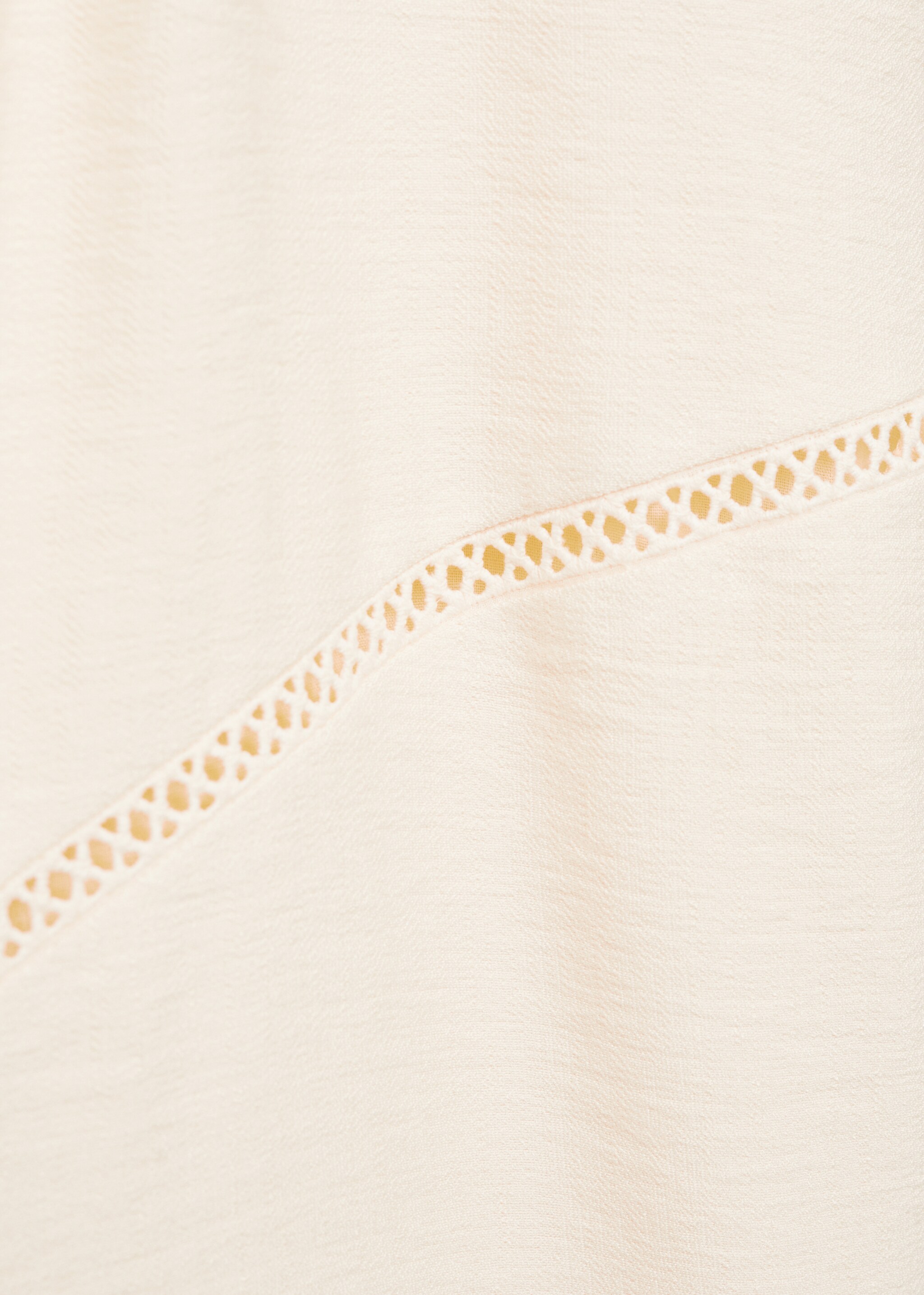 Kort klänning broderad detalj - Detaljer om artikeln 8