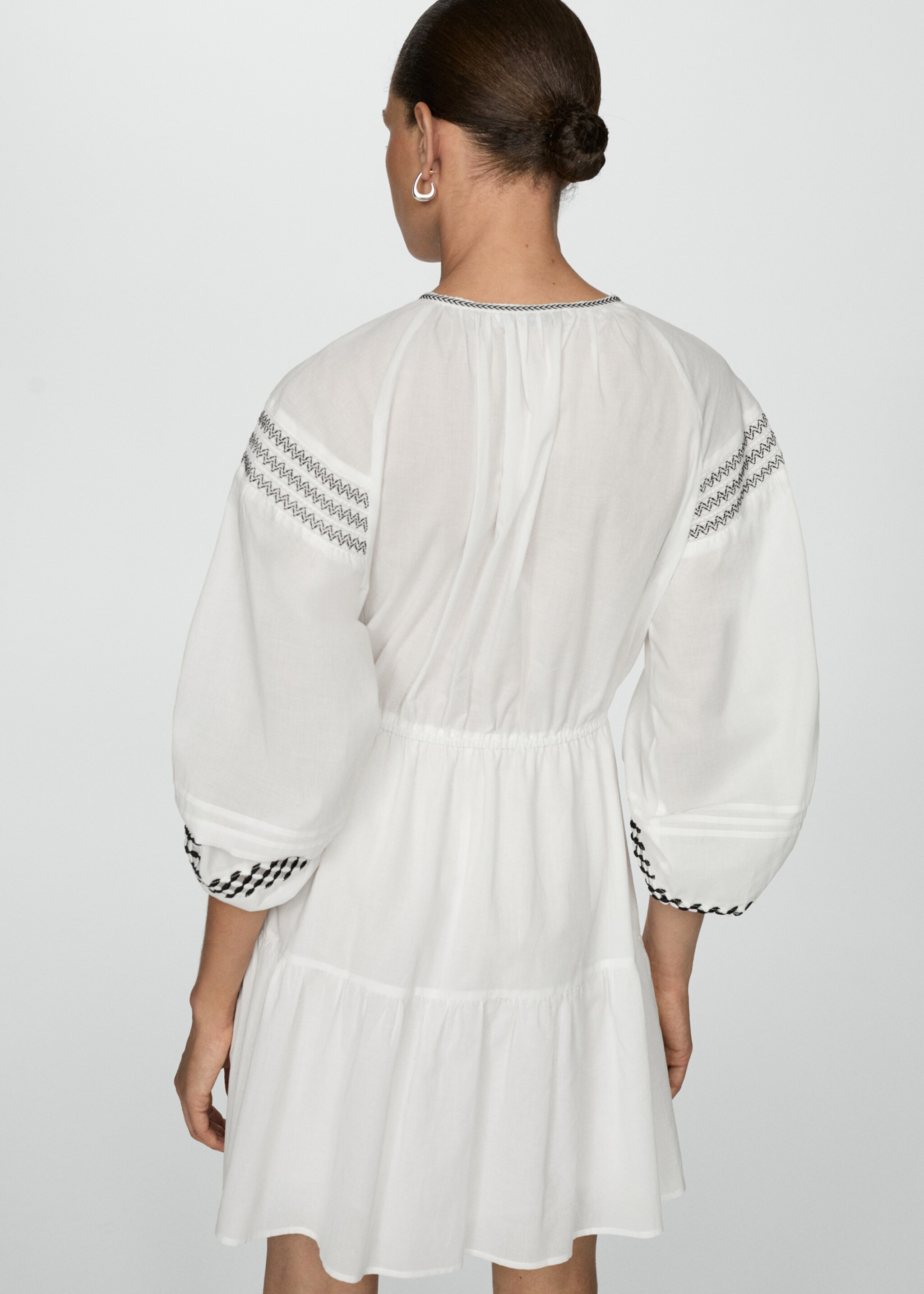 Cotton dress with embroidered details - Reverse of the article