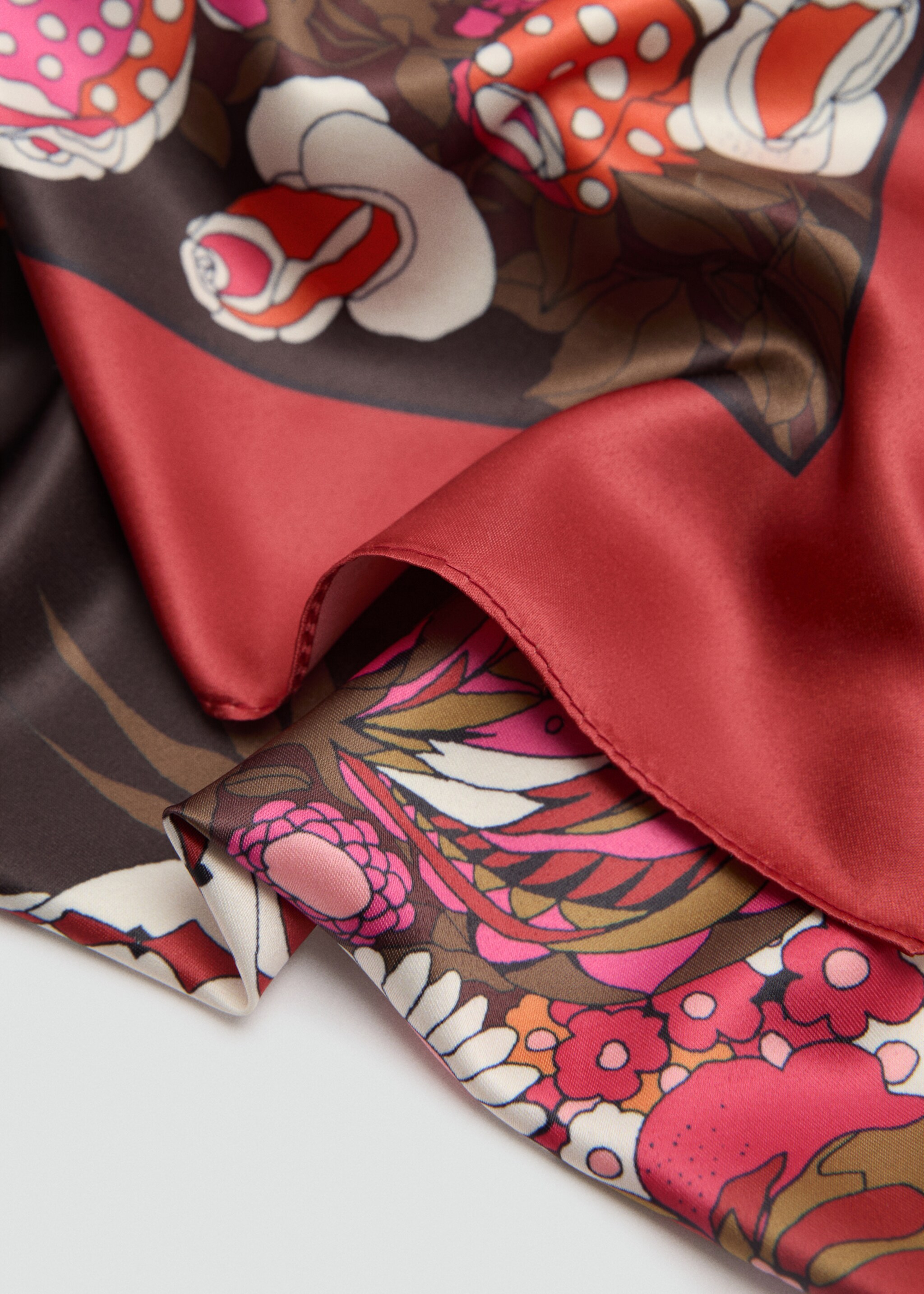 Pañuelo estampado floral - Plano medio