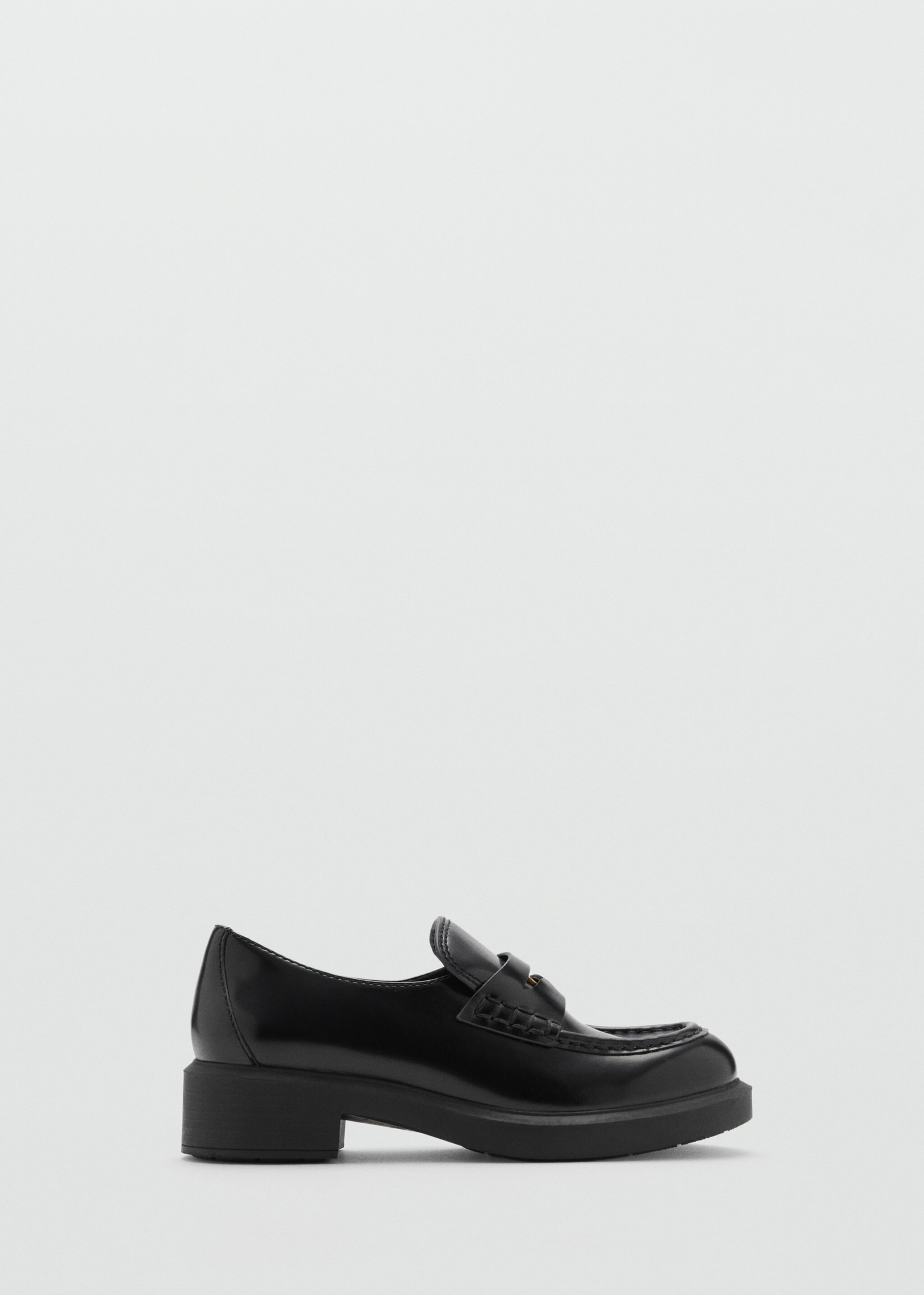 Mocassim de pele com pormenor metálico - Artigo sem modelo, Preto. Ref: 77076341-00.