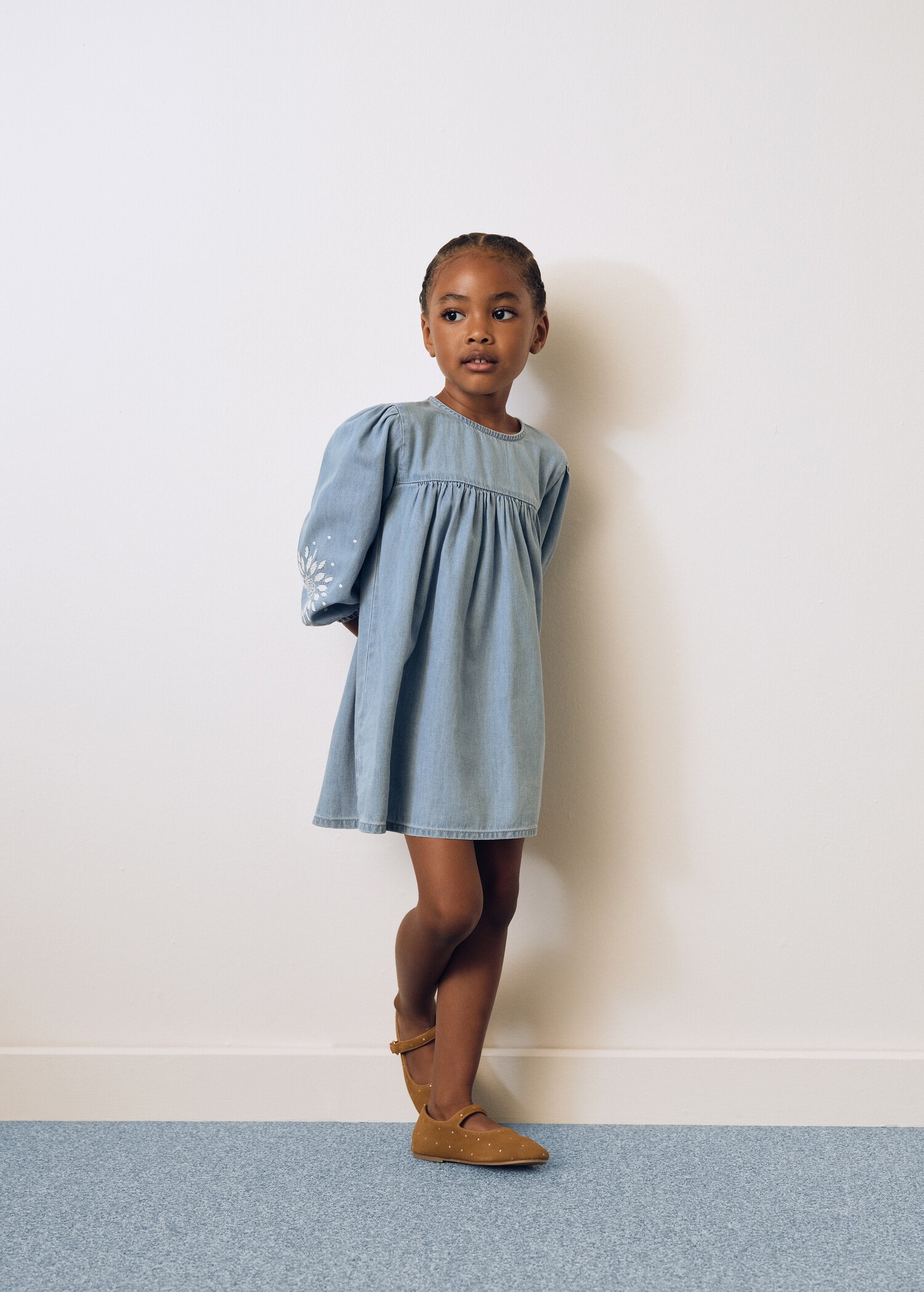 Flower embroidered denim dress - Details of the article 5