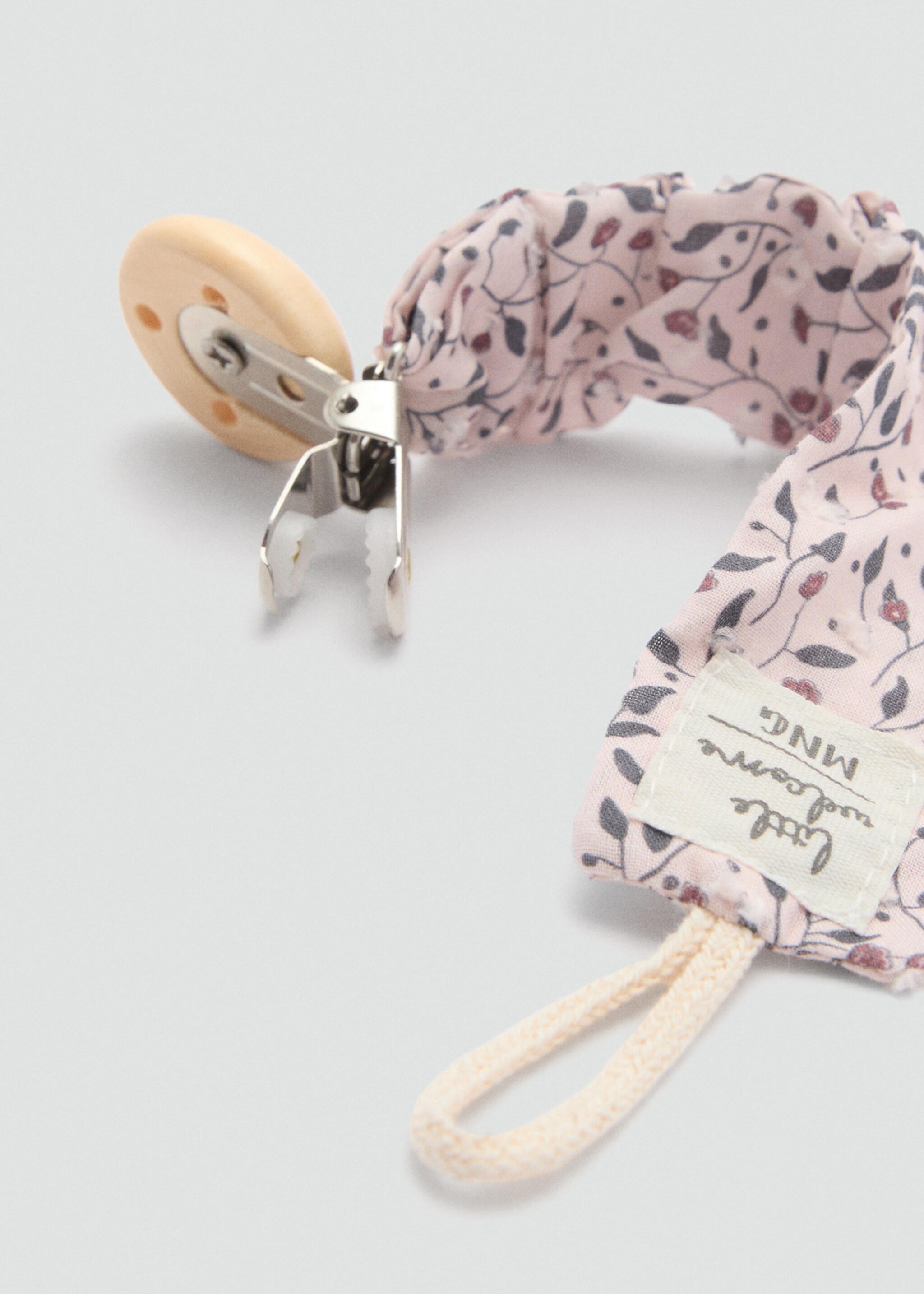Printed brooch pacifier holder - Details of the article 1, Pink. Ref: 77076353-00.