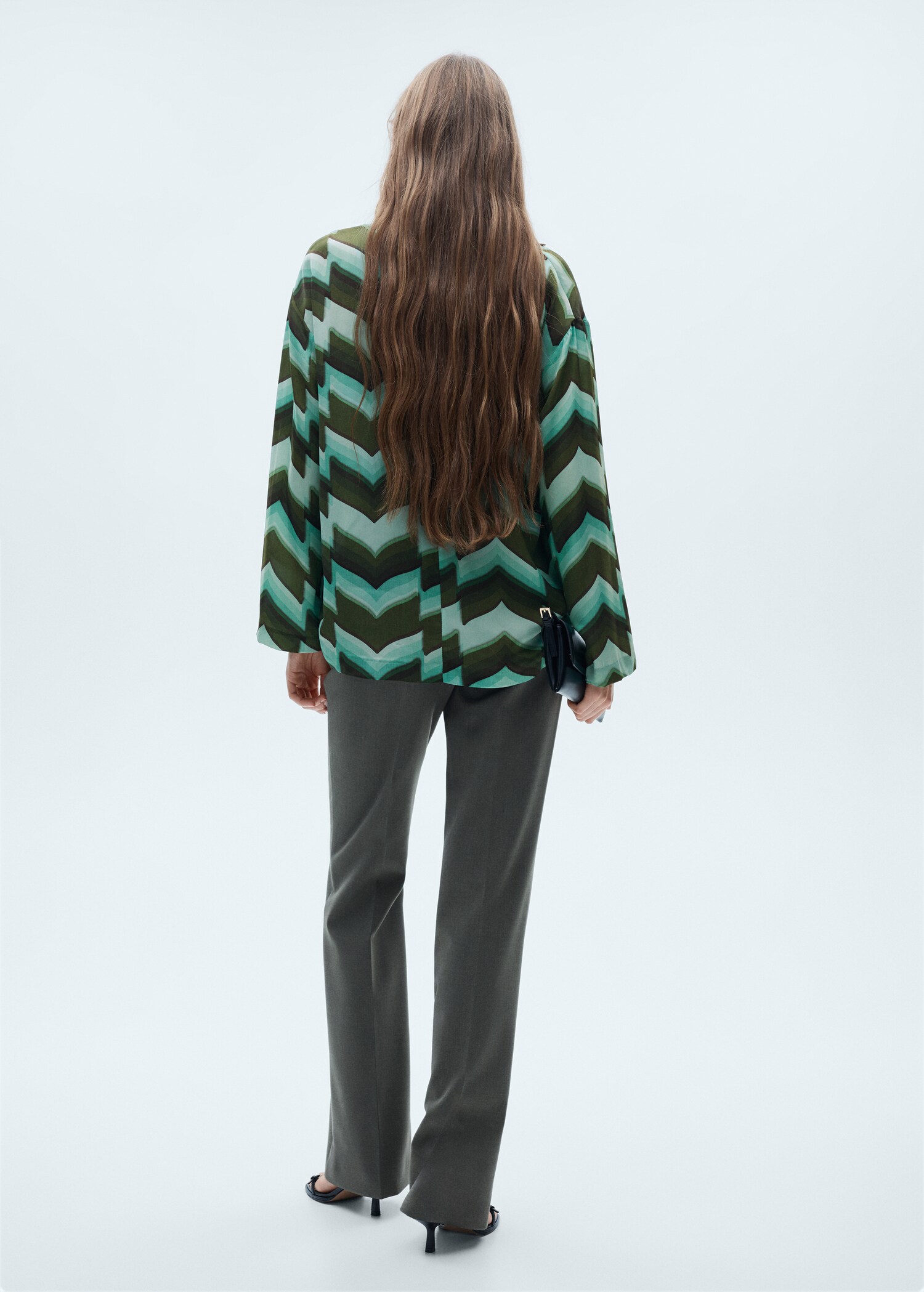Printed flowy shirt - Reverse of the article