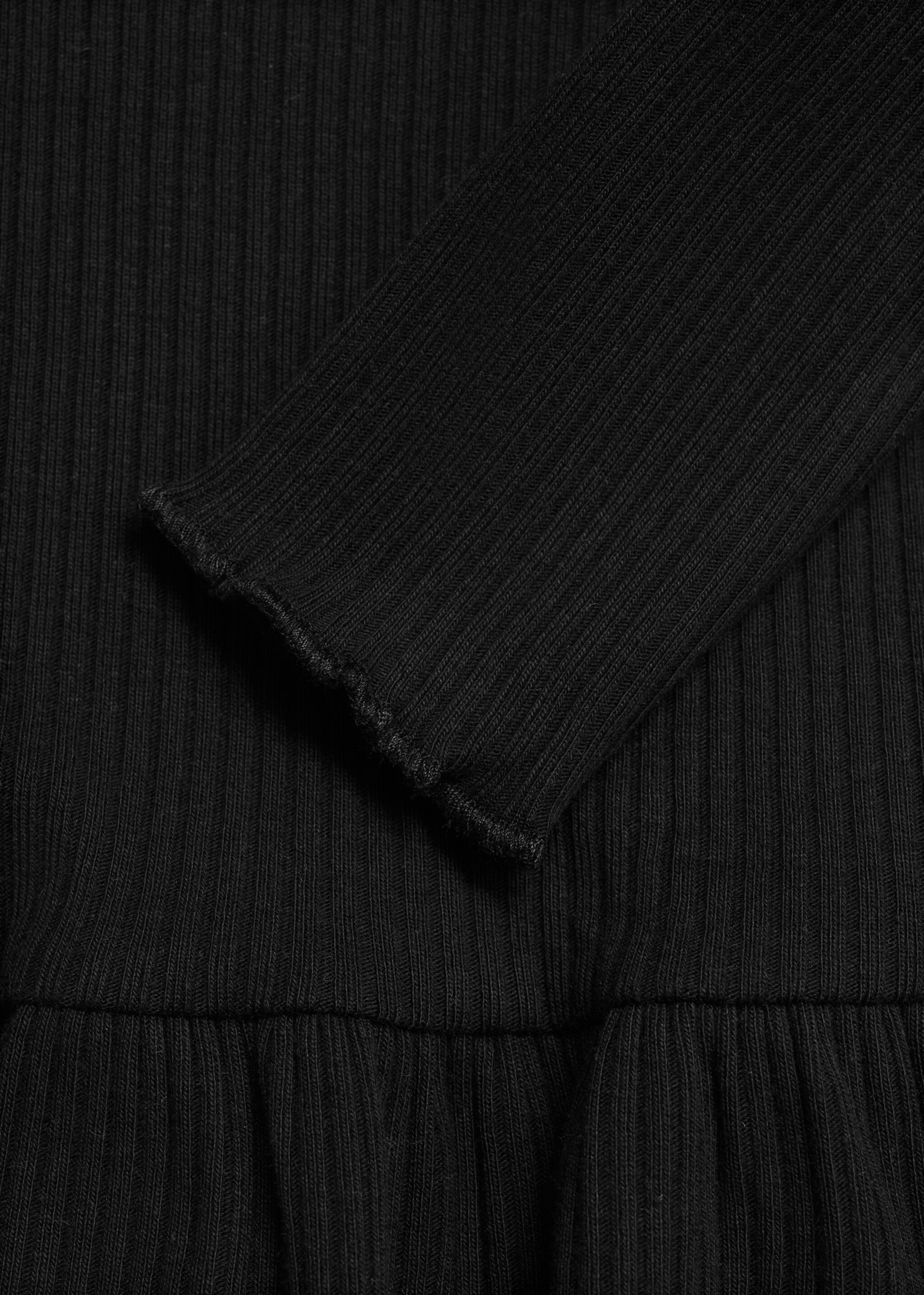 Robe côtelée volants - Détail de l'article 8, Noir. Ref: 77076734-00.