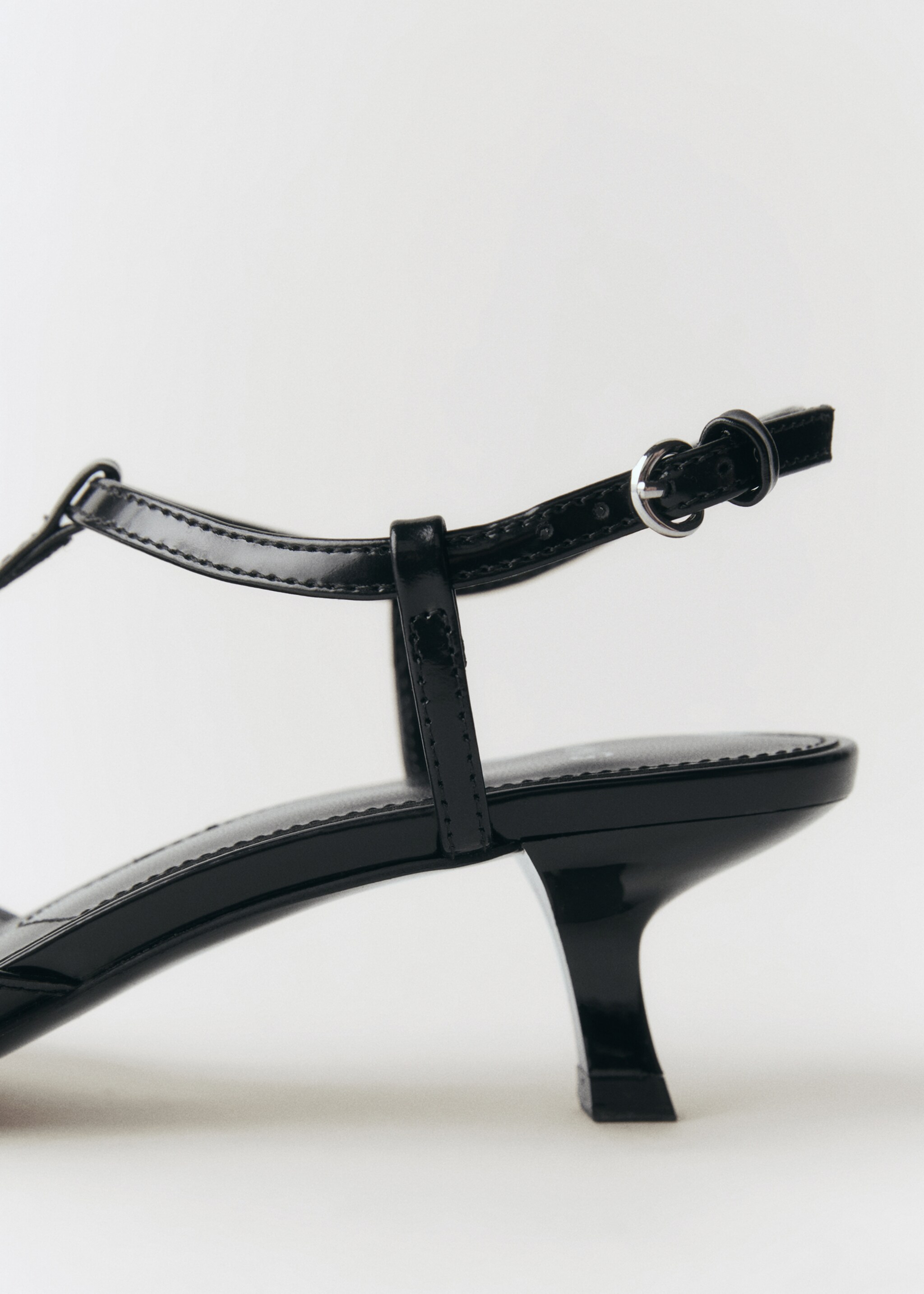 Kitten-heel leather shoes - Details of the article 2, Black. Ref: 77076746-00.