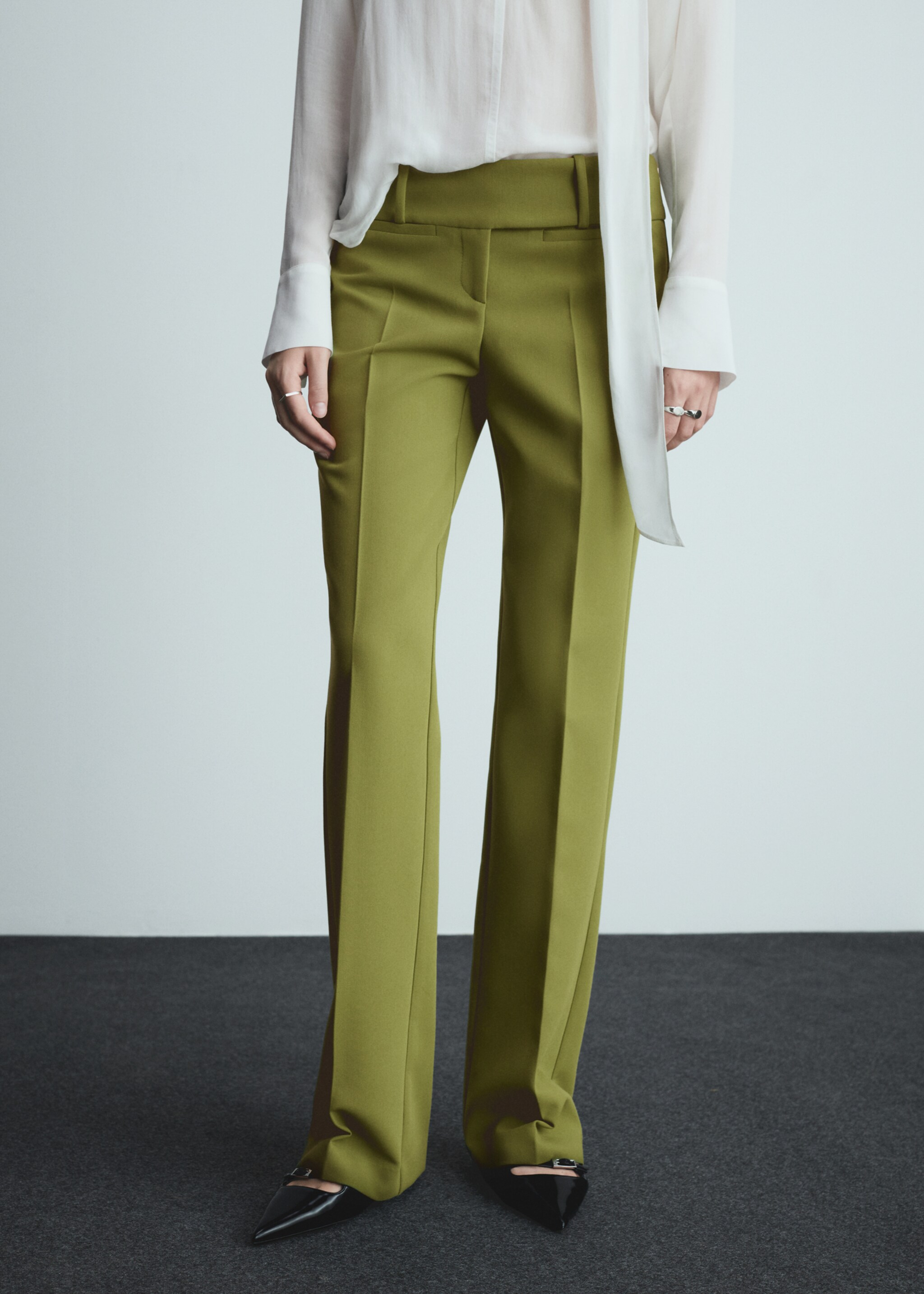 Low-rise flared trousers - Medium plane, Green. Ref: 77076755-00.