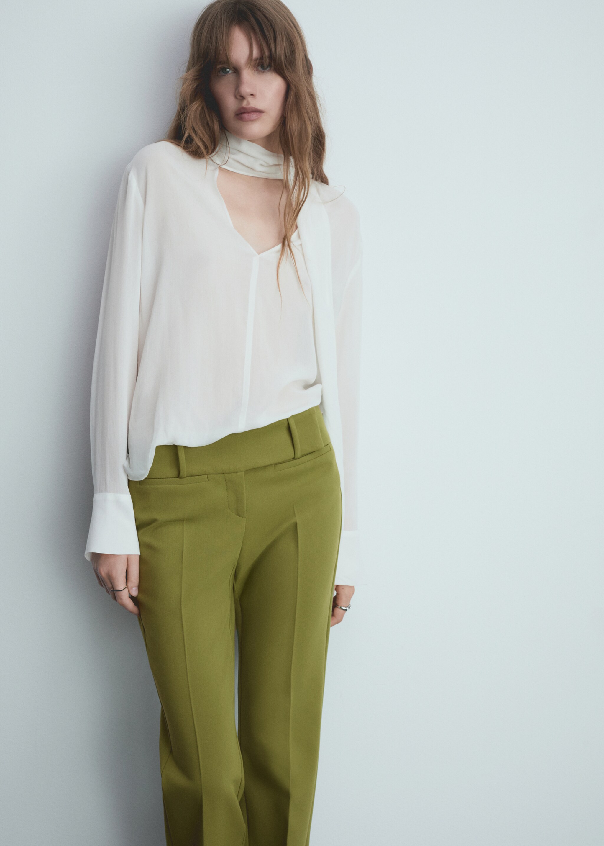 Low-rise flared trousers - Details of the article 1, Green. Ref: 77076755-00.