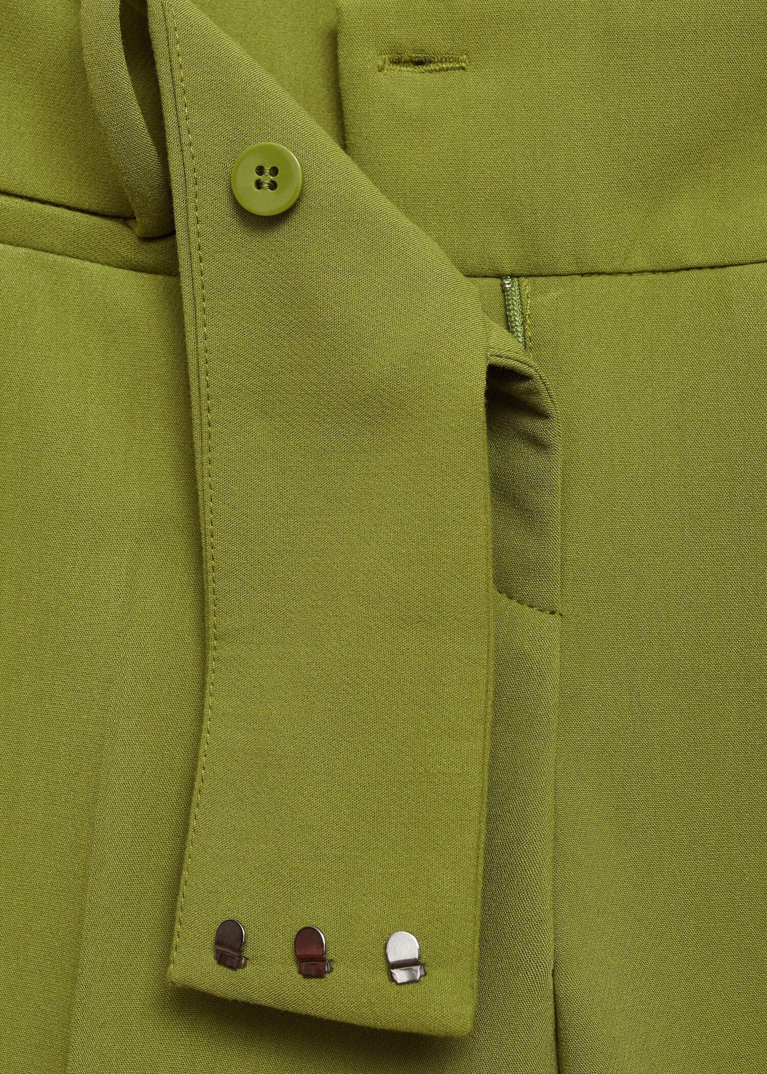 Low-rise flared trousers - Details of the article 8