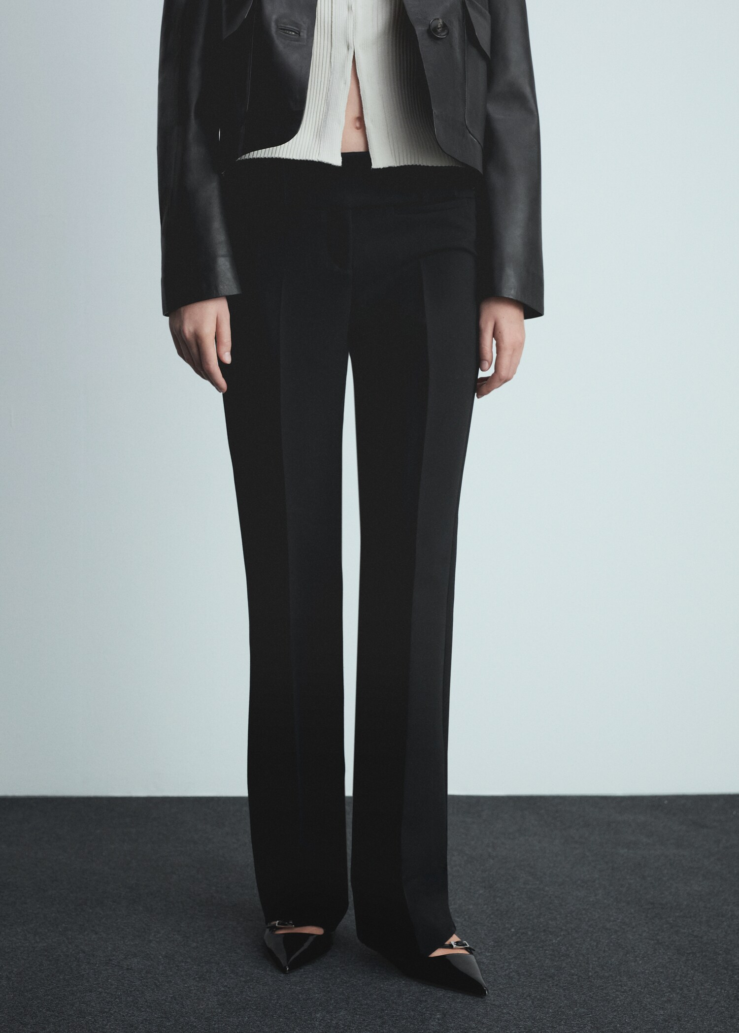 Low-rise flared trousers - Medium plane