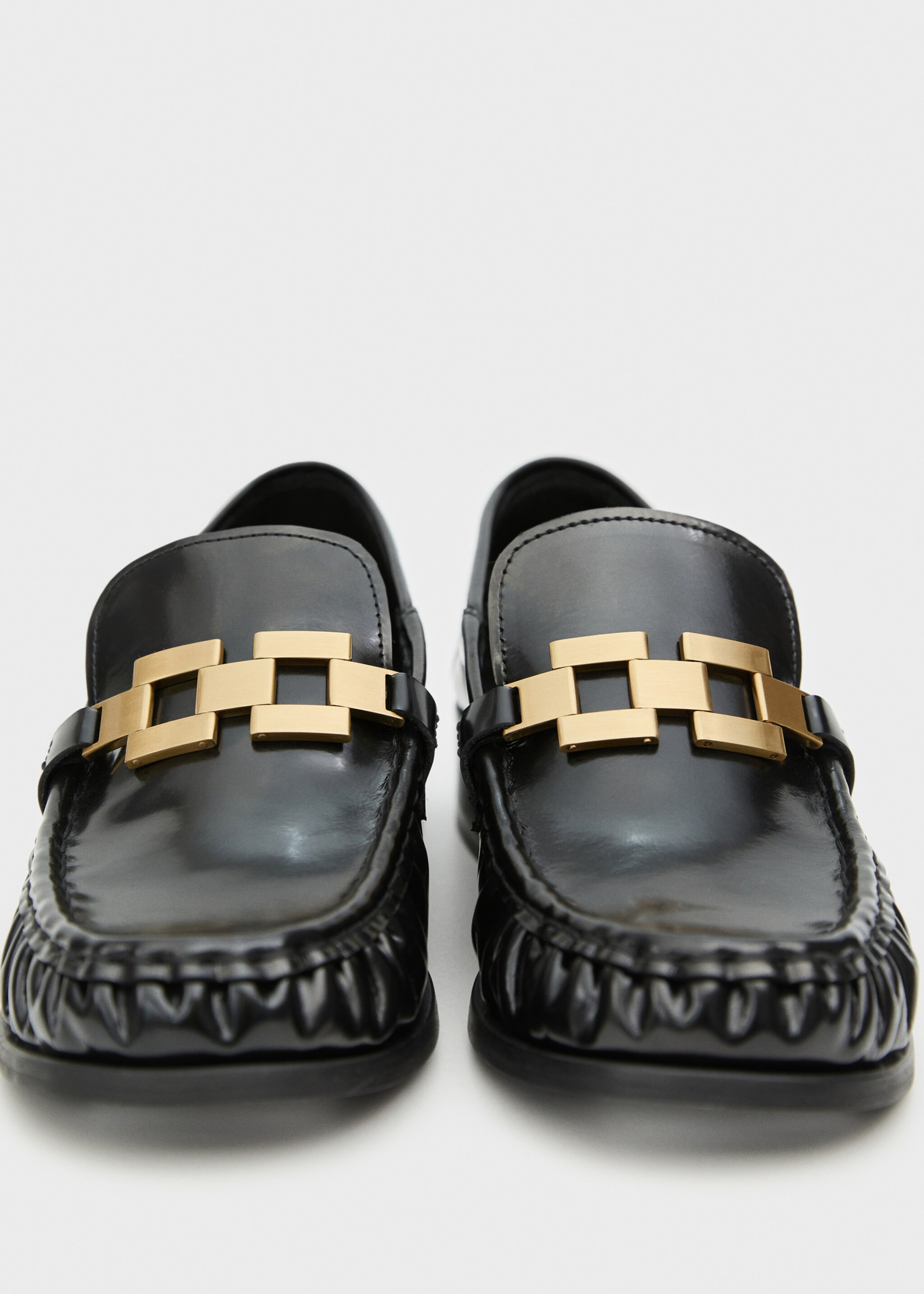 Leren schoen met metallic detail - Detail van het artikel 1, Zwart. Ref: 77076757-00.