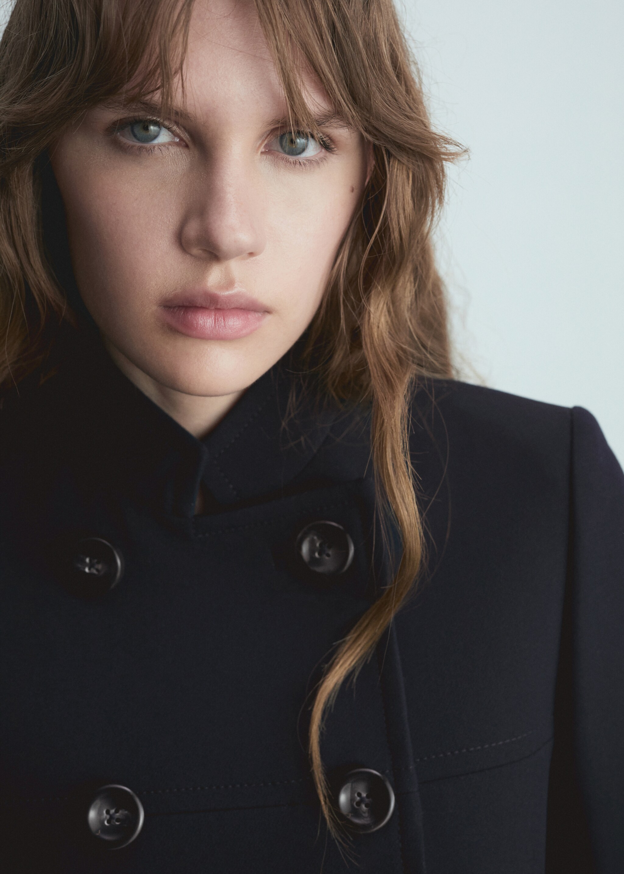 Veste crop double boutonnage - Détail de l'article 1, Bleu marine foncé. Ref: 77076759-00.