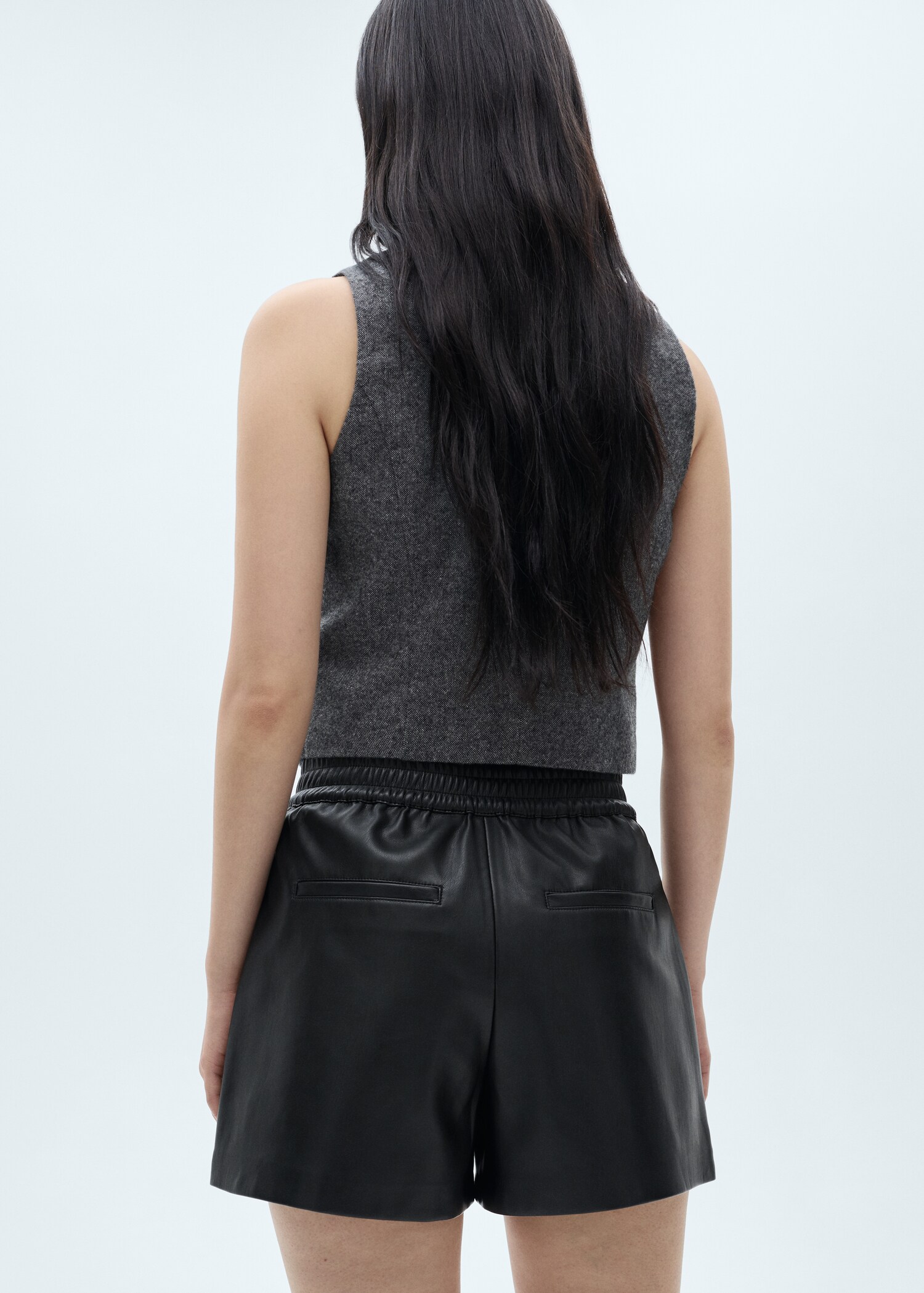 Leather-effect shorts with elastic waist - Reverse of the article