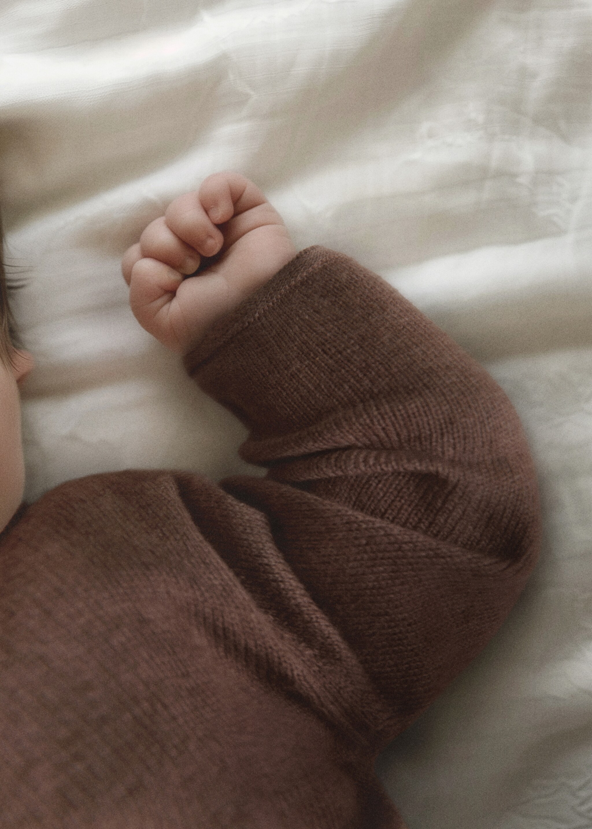 Crossed knit sweater - Details of the article 6, Medium Brown. Ref: 77077127-00.
