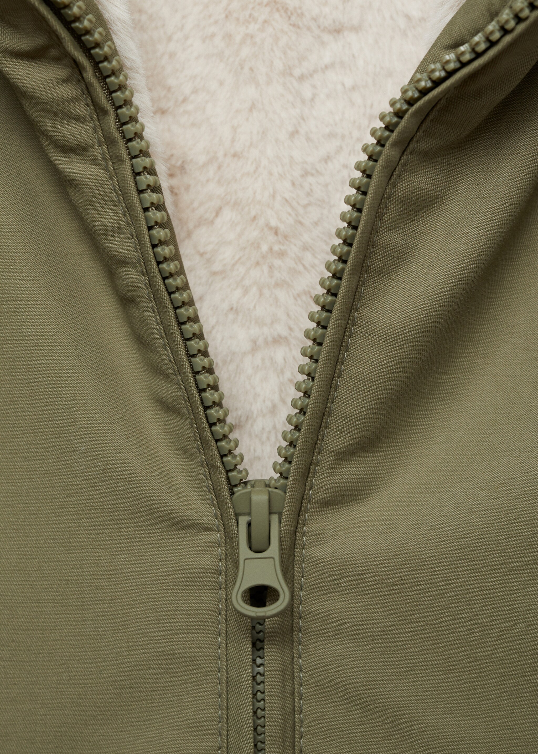 Parka with fur-effect lining - Details of the article 8, Khaki. Ref: 77077641-00.