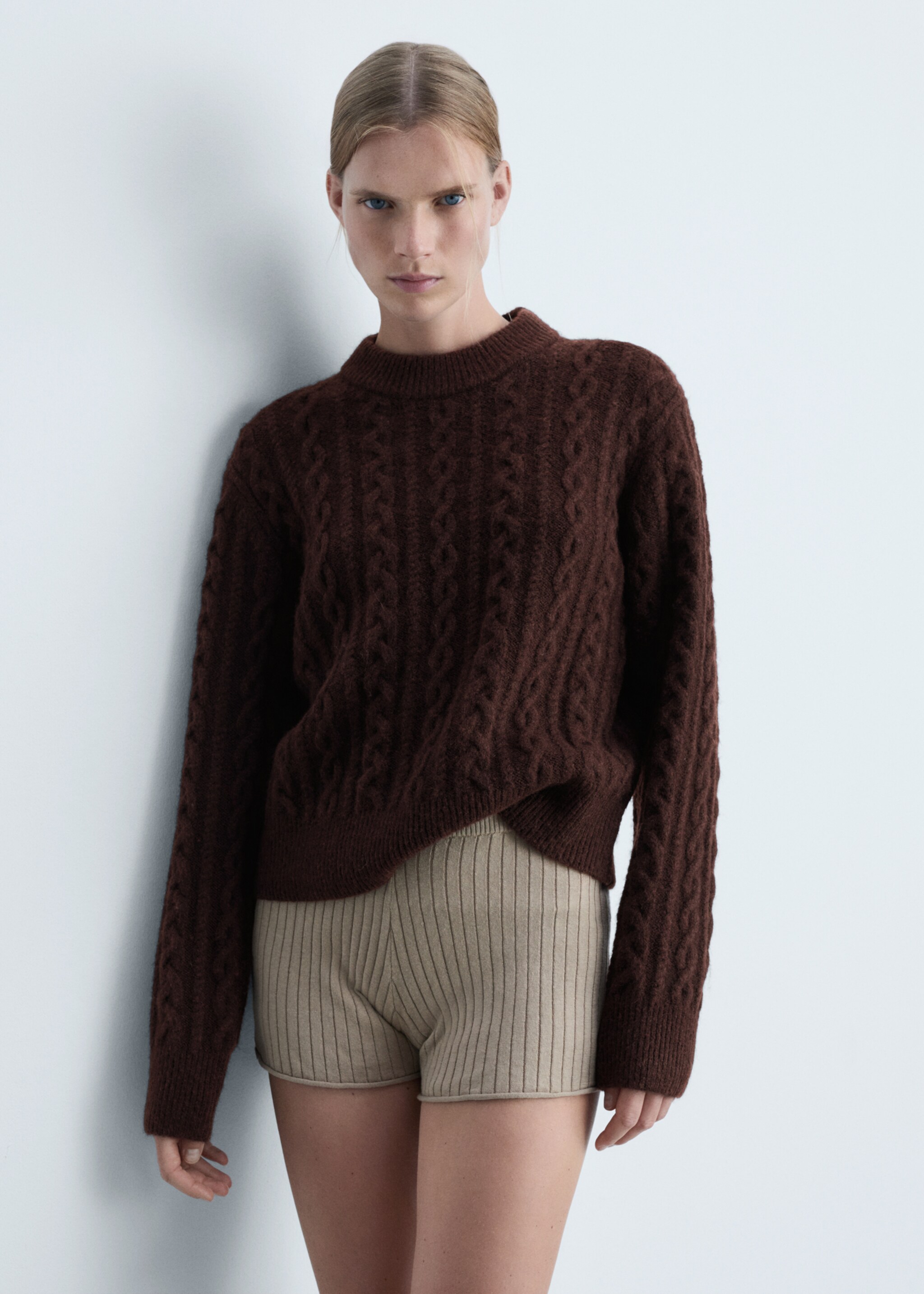 Round-neck braided sweater - Medium plane