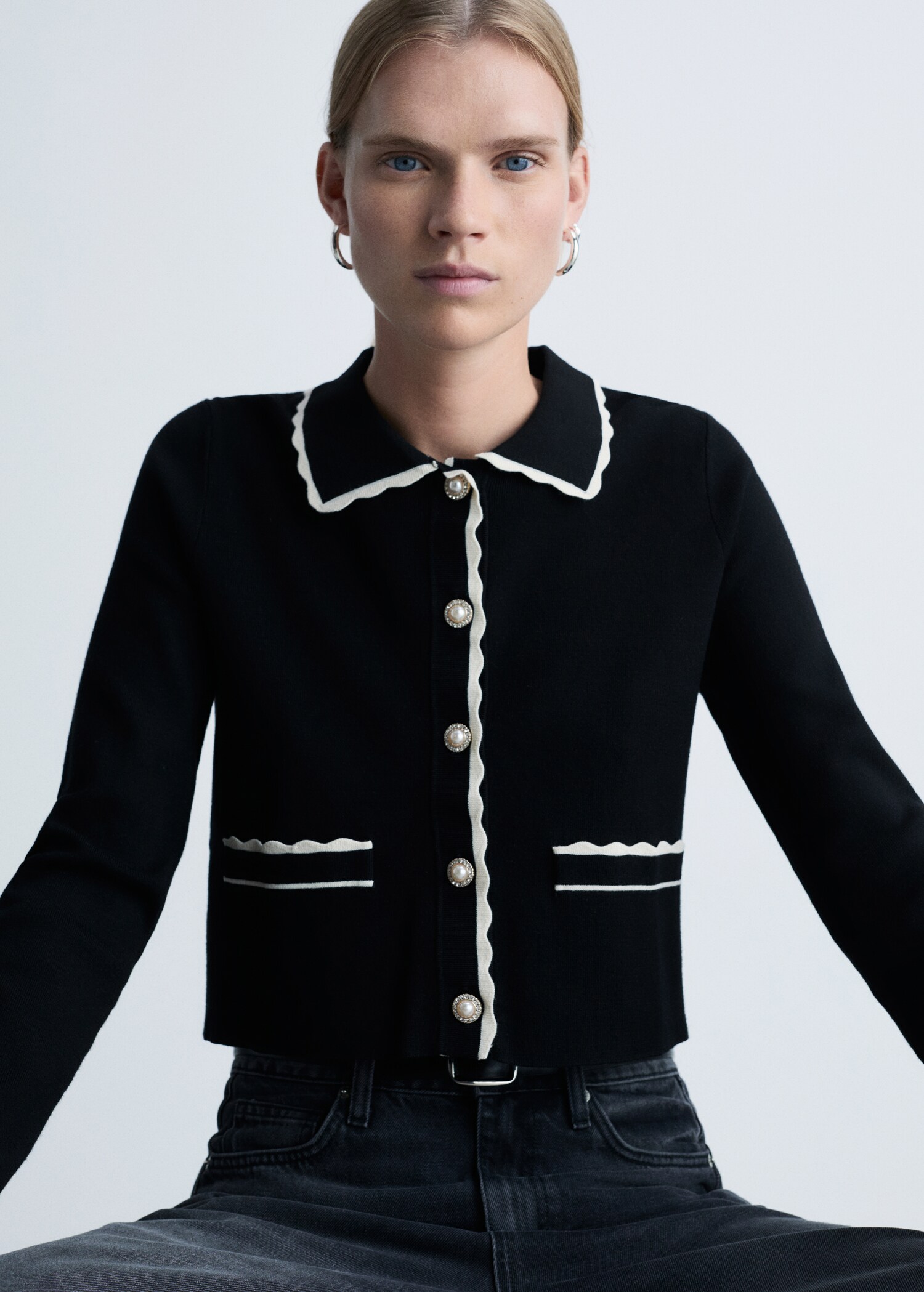 Contrast-trim cardigan with jewel buttons - Medium plane