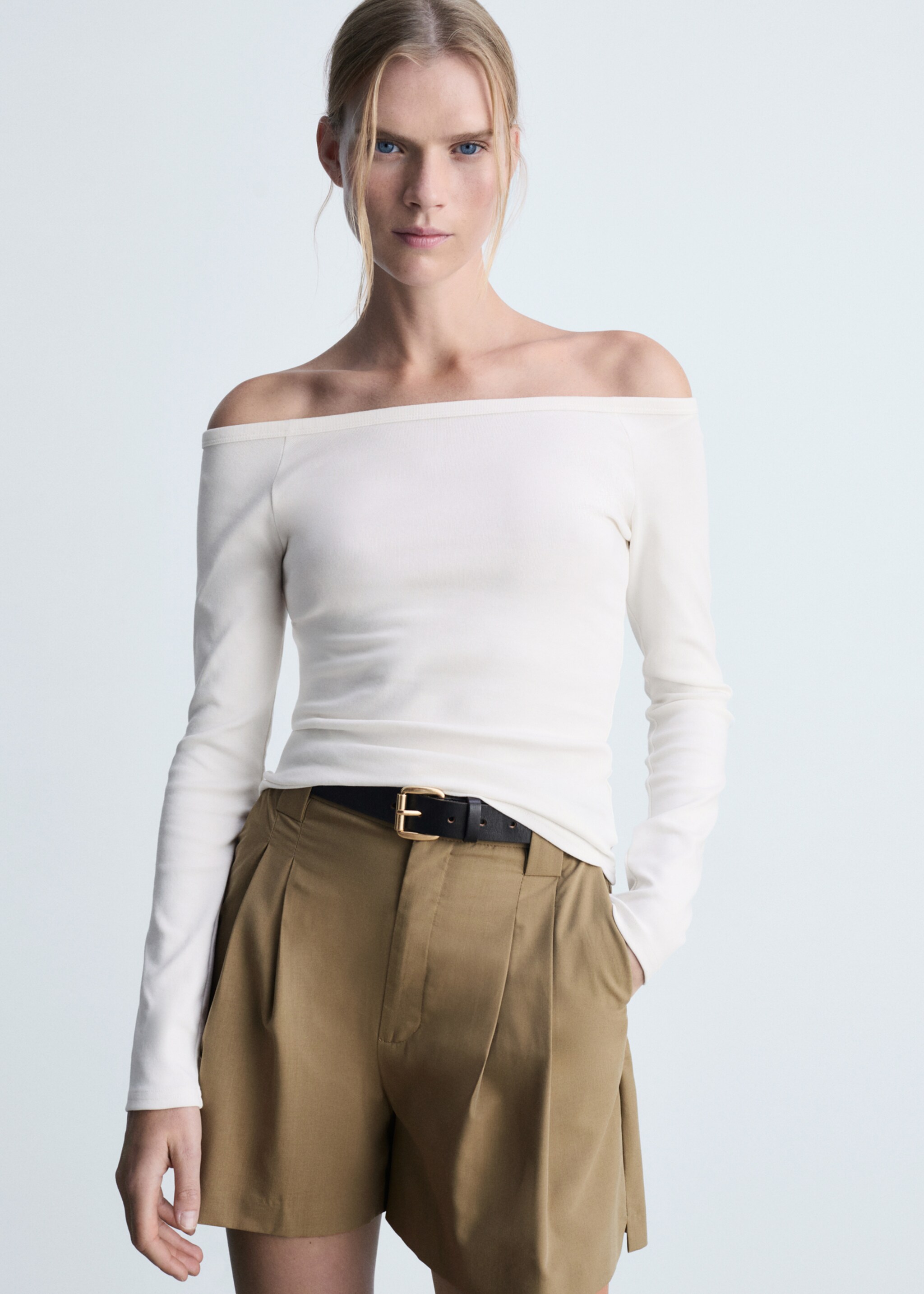 Pleated suit bermuda shorts - Medium plane, Khaki. Ref: 77077647-00.
