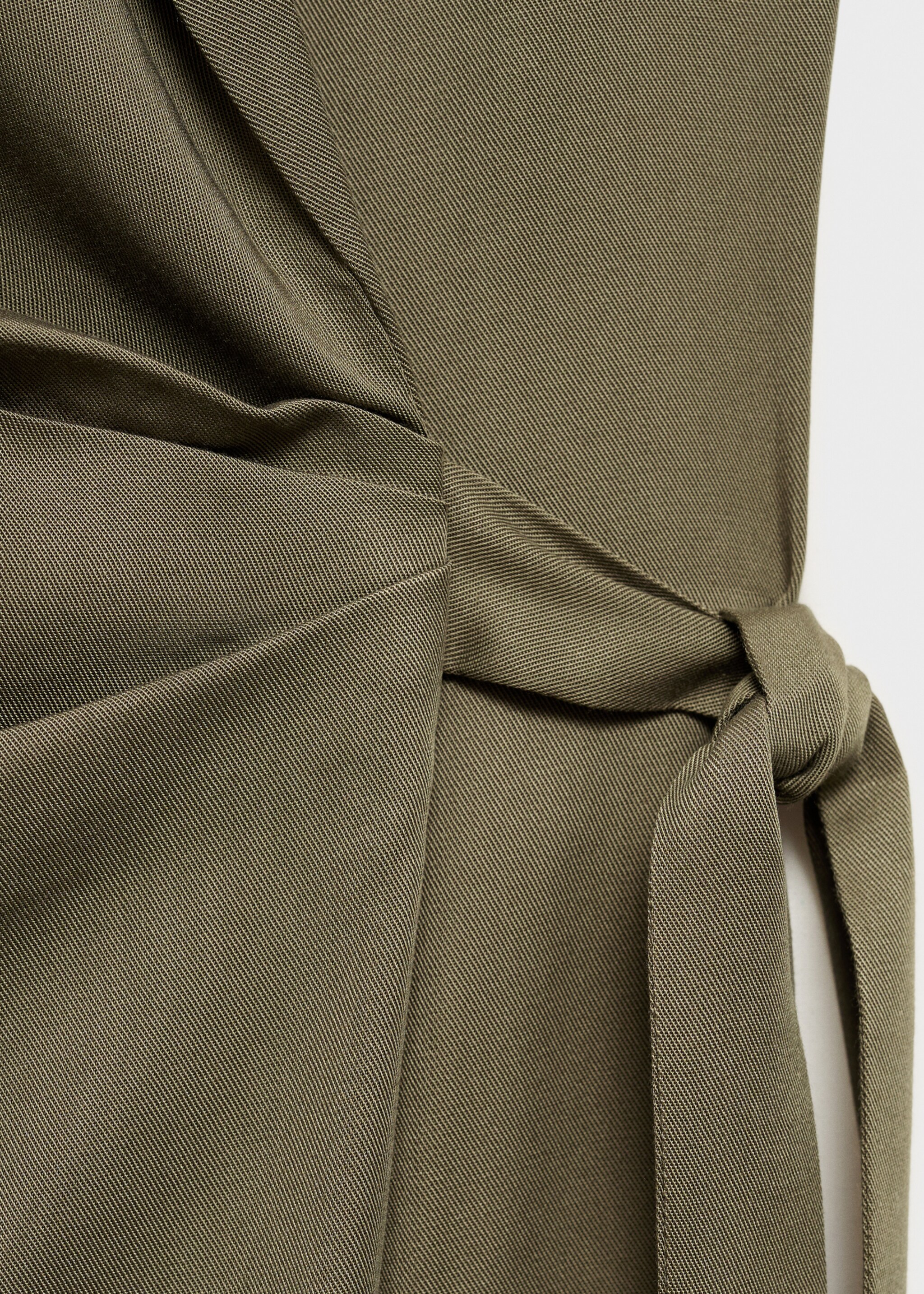 Lyocell-Kleid mit Knotendetail - Detail des Artikels 0, Khaki. Ref: 77077649-00.