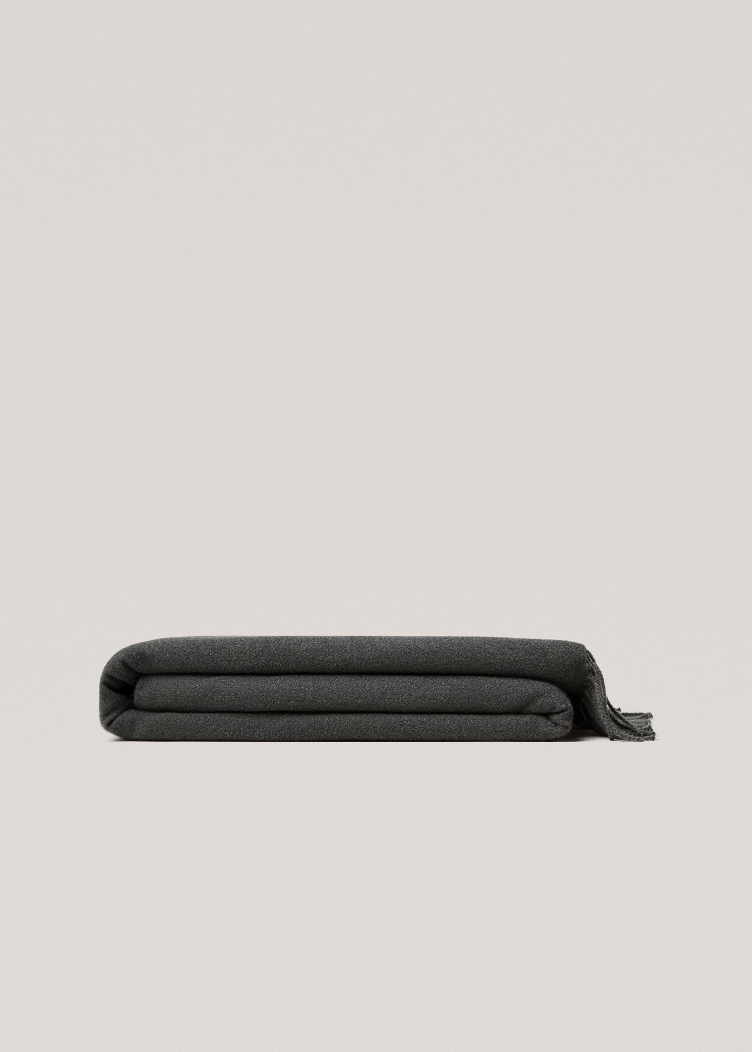Smooth fringed blanket 130x180cm - Article without model