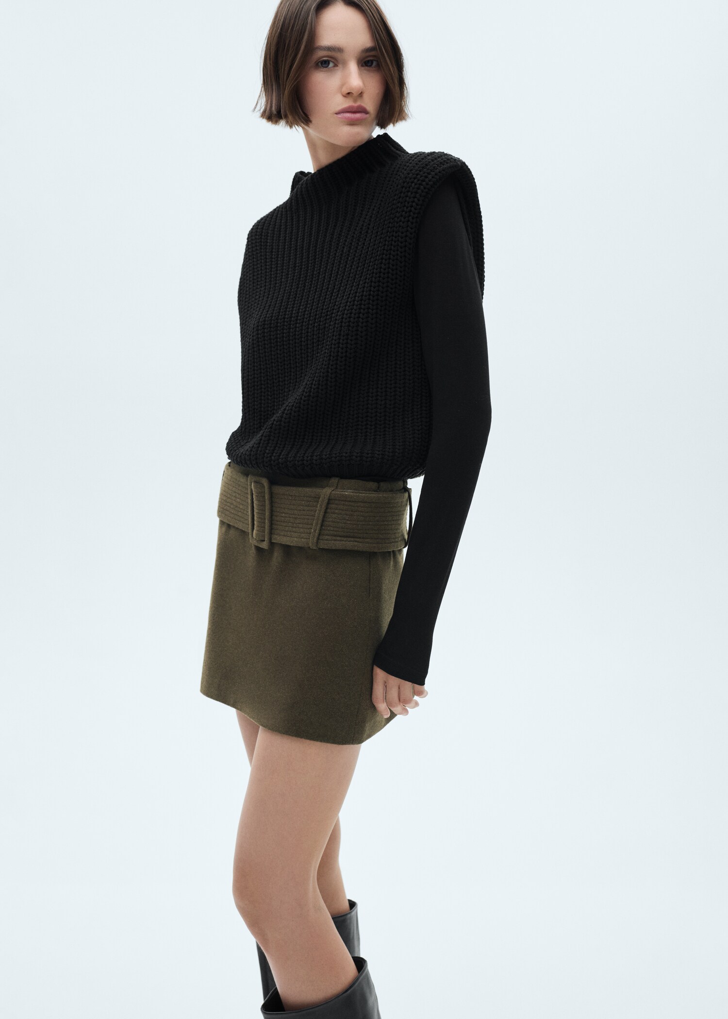 Knitted gilet with shoulder pads - Medium plane