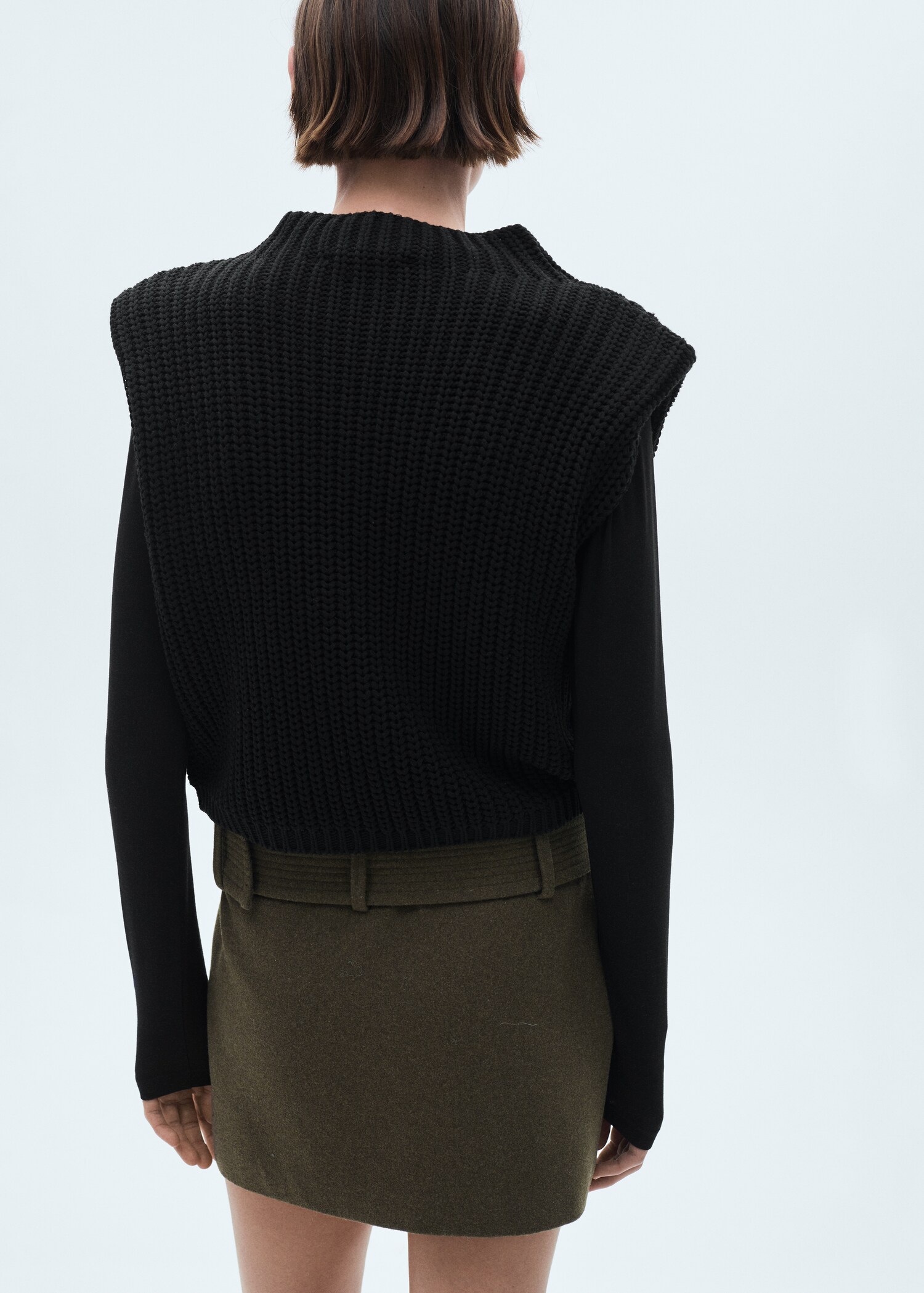 Knitted gilet with shoulder pads - Reverse of the article