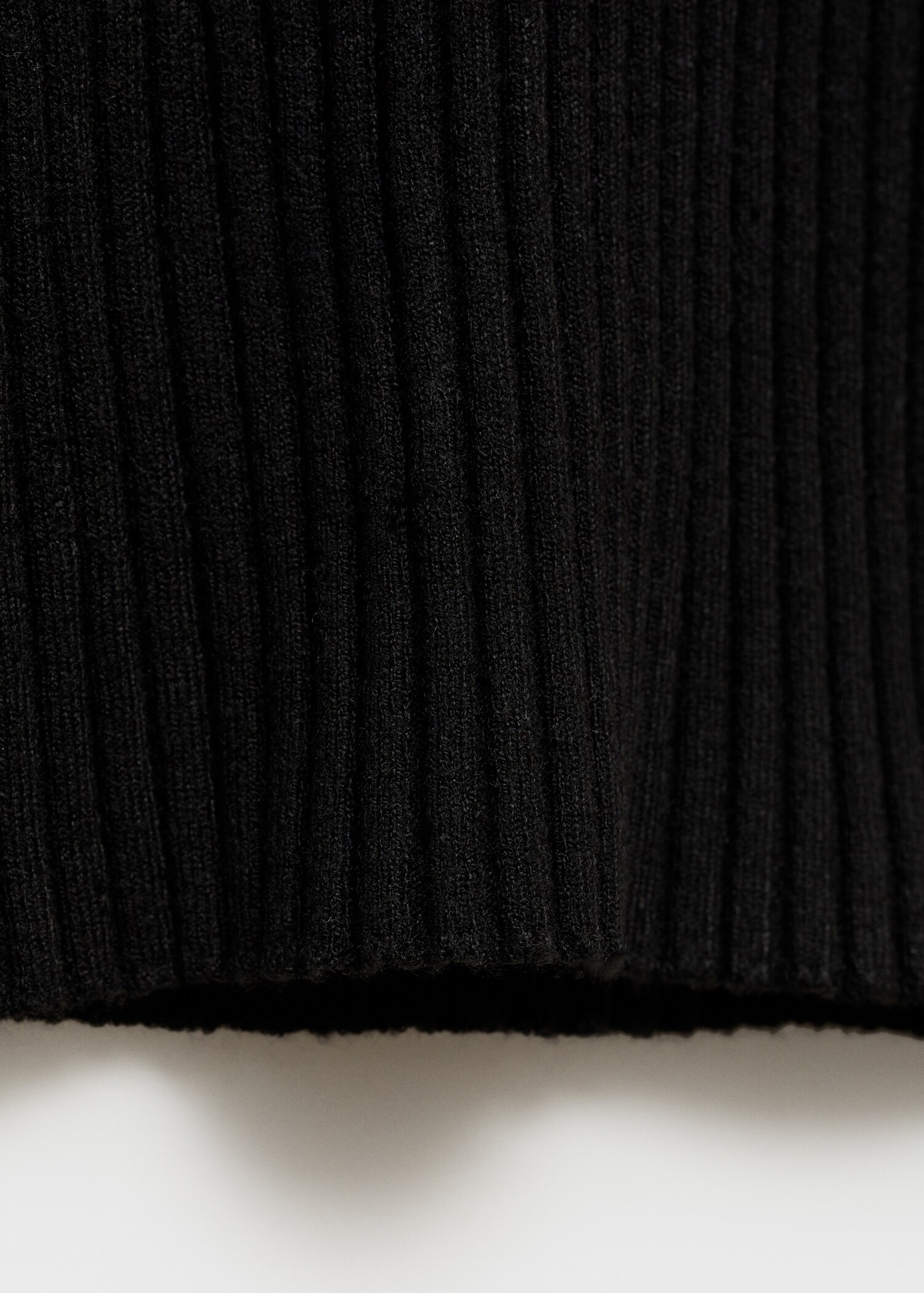 Kurzes Kleid mit Rippstruktur - Detail des Artikels 0