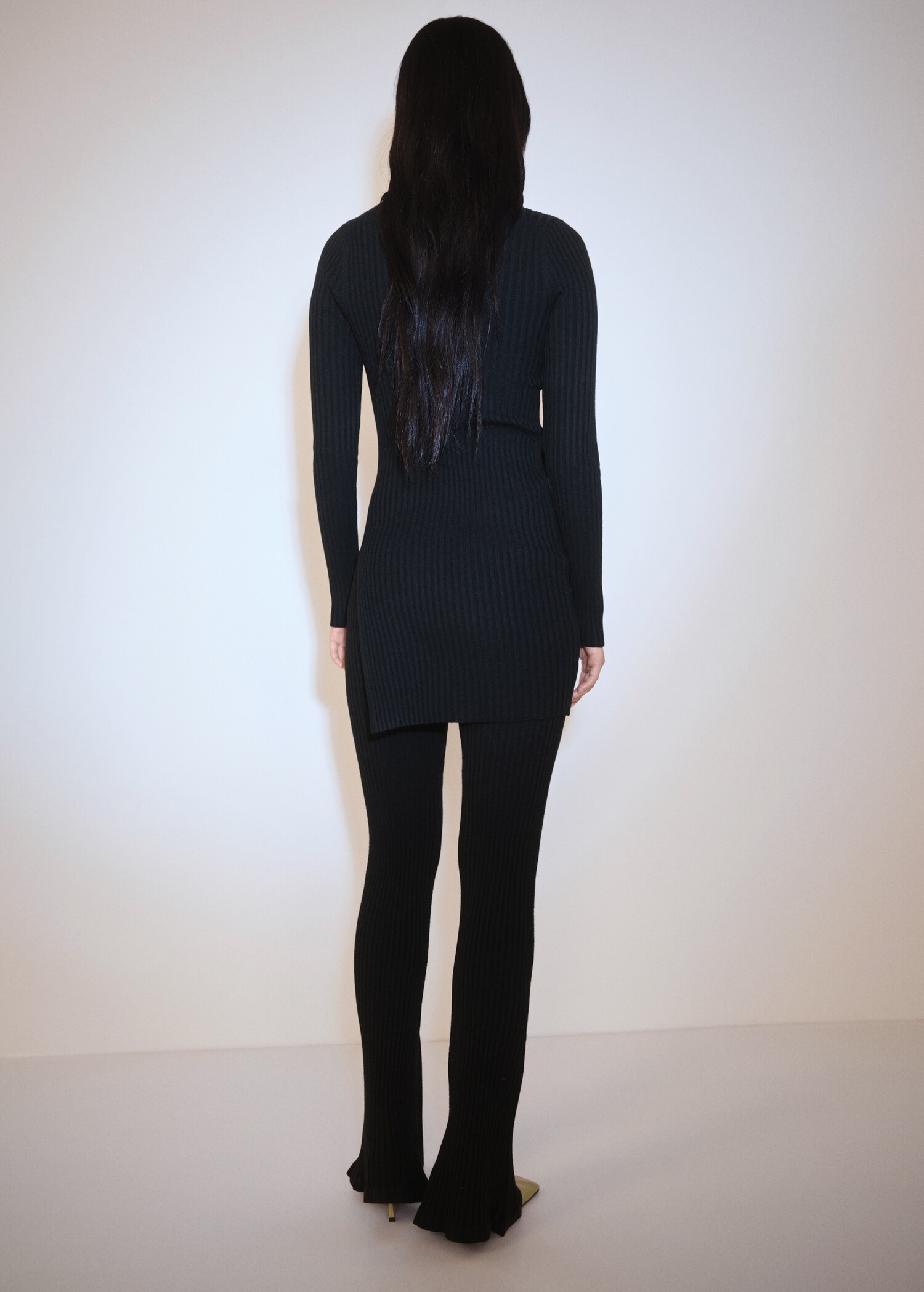 Kurzes Kleid mit Rippstruktur - Rückseite des Artikels