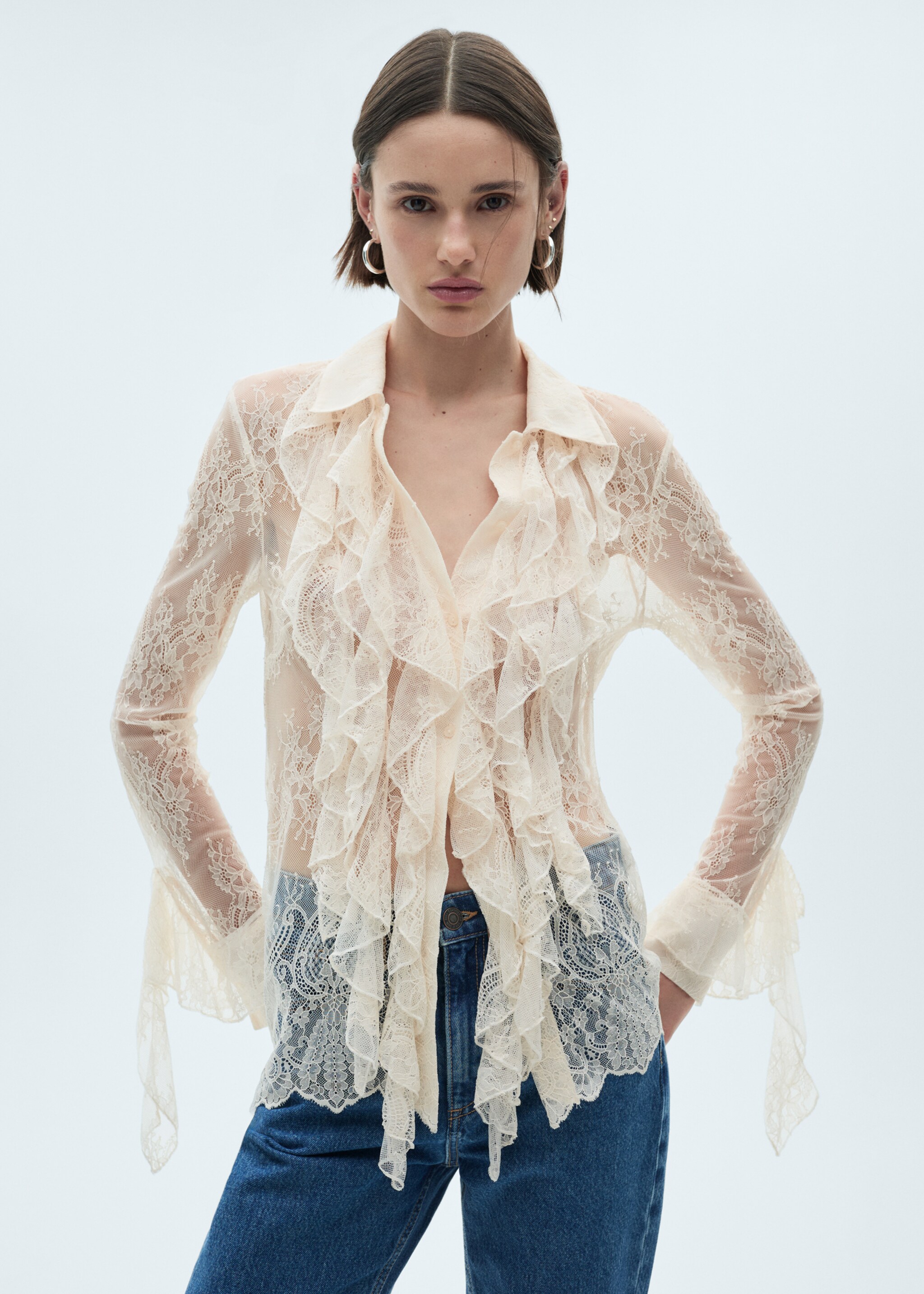 Ruffled guipure shirt - Medium plane, Off White. Ref: 77077666-00.
