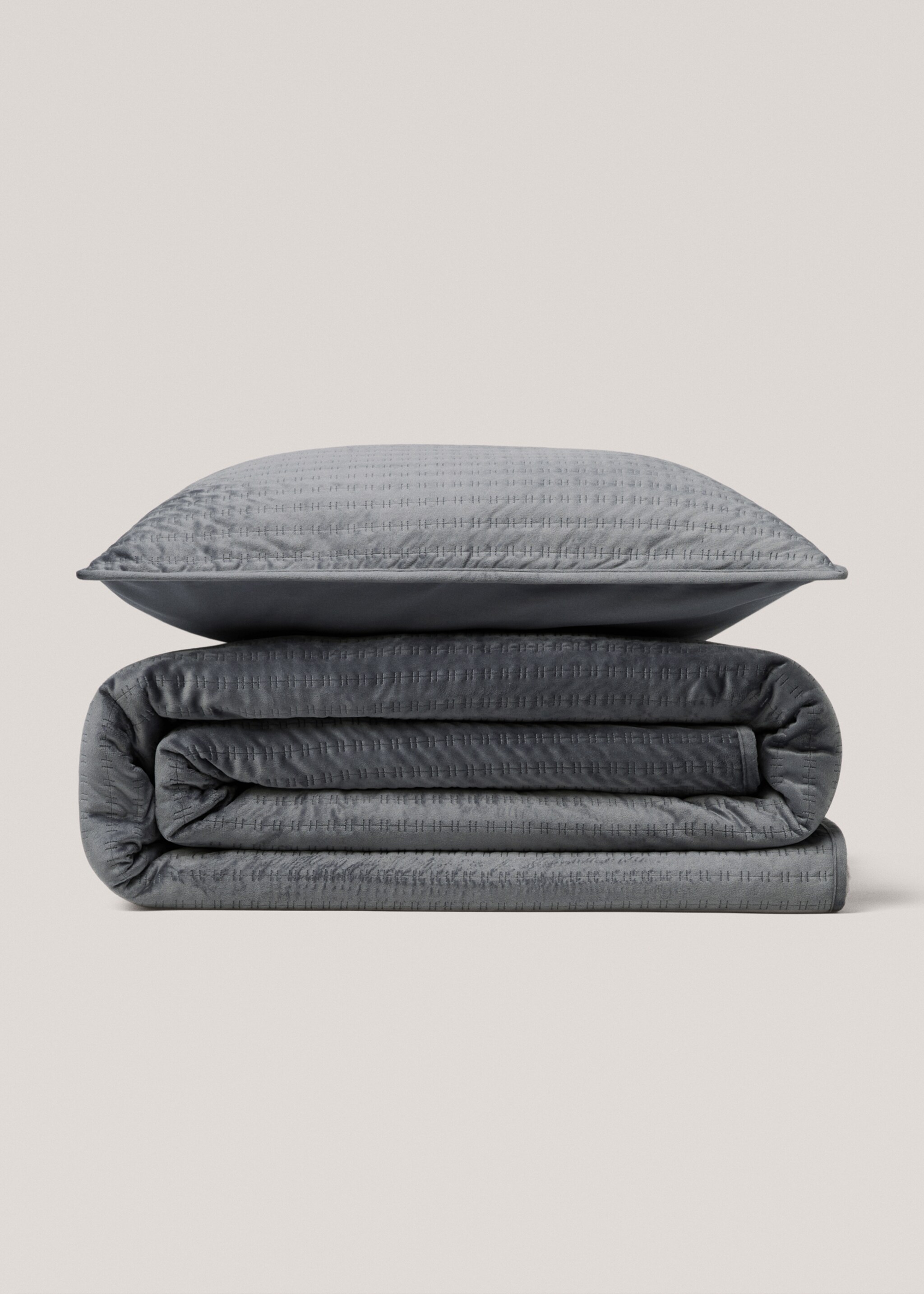 Velvet cushion cover - Details of the article 4, Blue. Ref: 77077668-00.