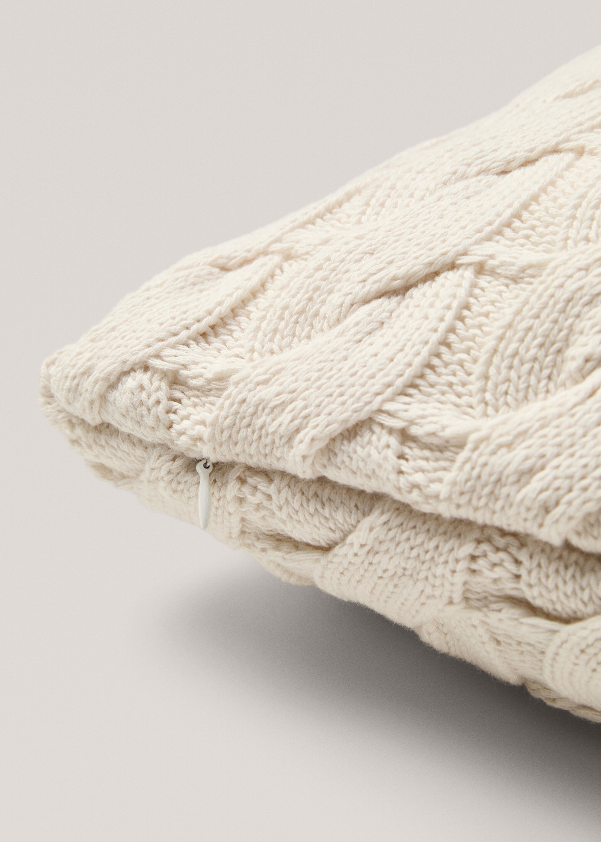 100% cotton braided knit cushion cover 17.7x17.7in - Details of the article 1, Off White. Ref: 77077670-00.