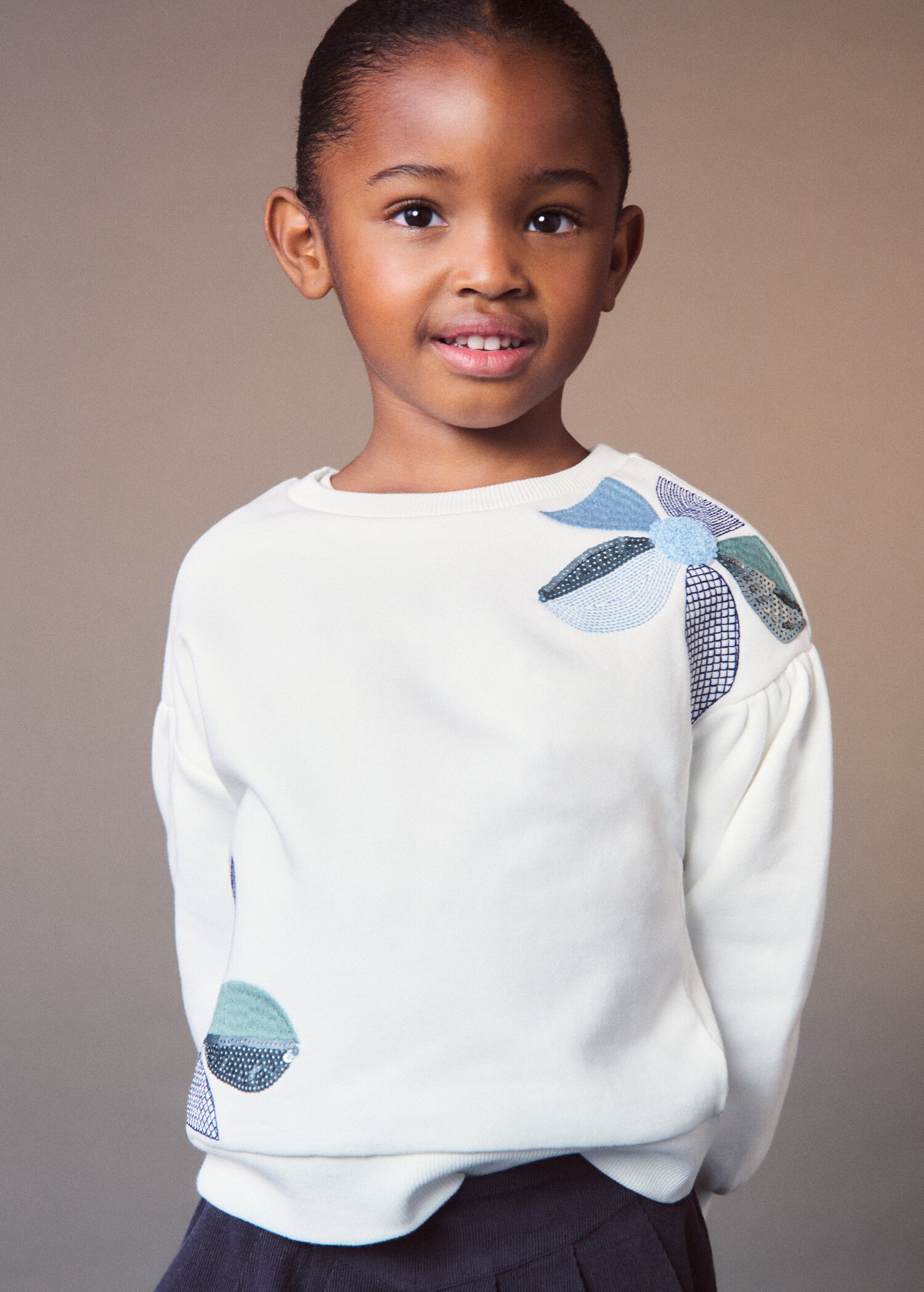 Sweatshirt mit floraler Stickerei - Detail des Artikels 5