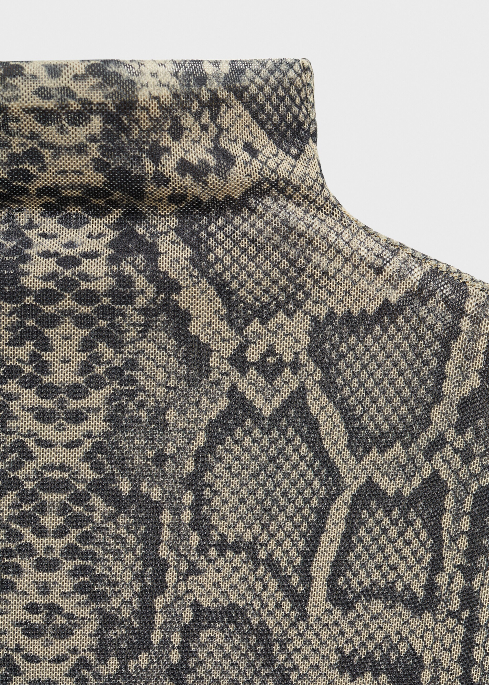 Animal print perkins neck t-shirt - Details of the article 8, Grey. Ref: 77077679-00.