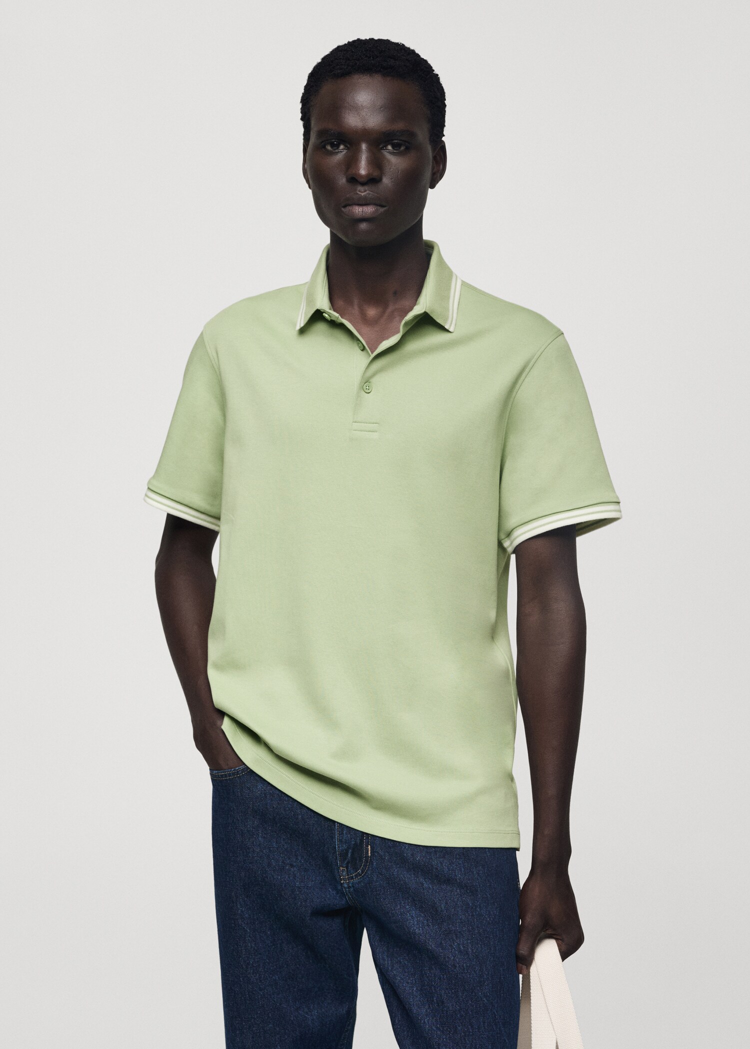 Poloshirt aus 100 % mit Kontrastborten - Mittlere Ansicht