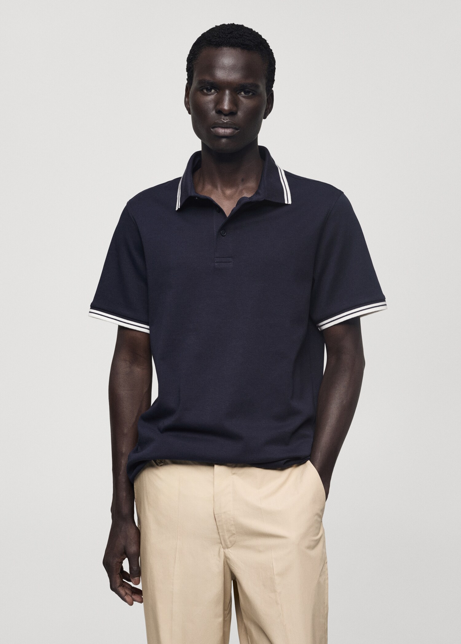 Poloshirt aus 100 % mit Kontrastborten - Mittlere Ansicht