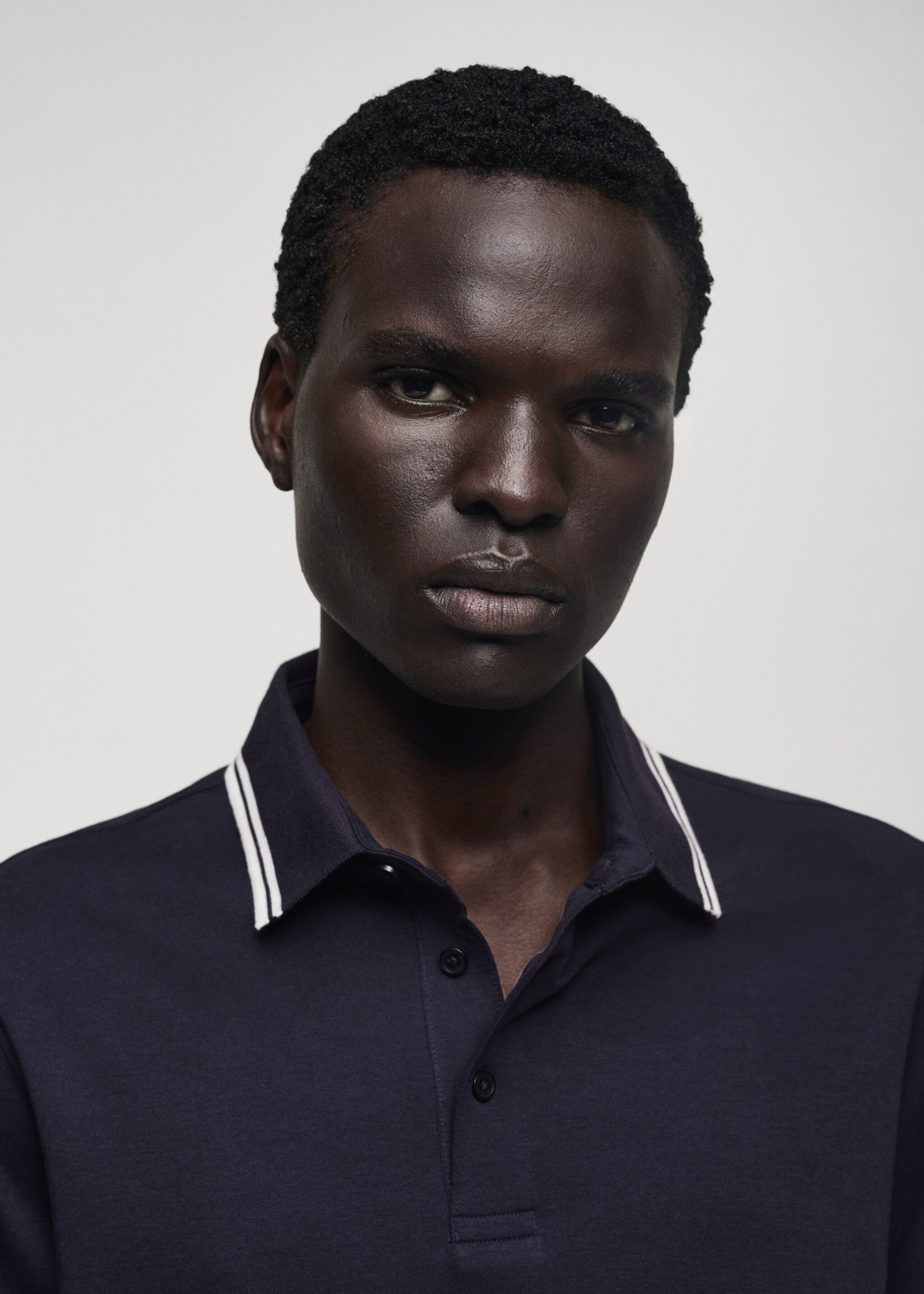 Poloshirt aus 100 % mit Kontrastborten - Detail des Artikels 1